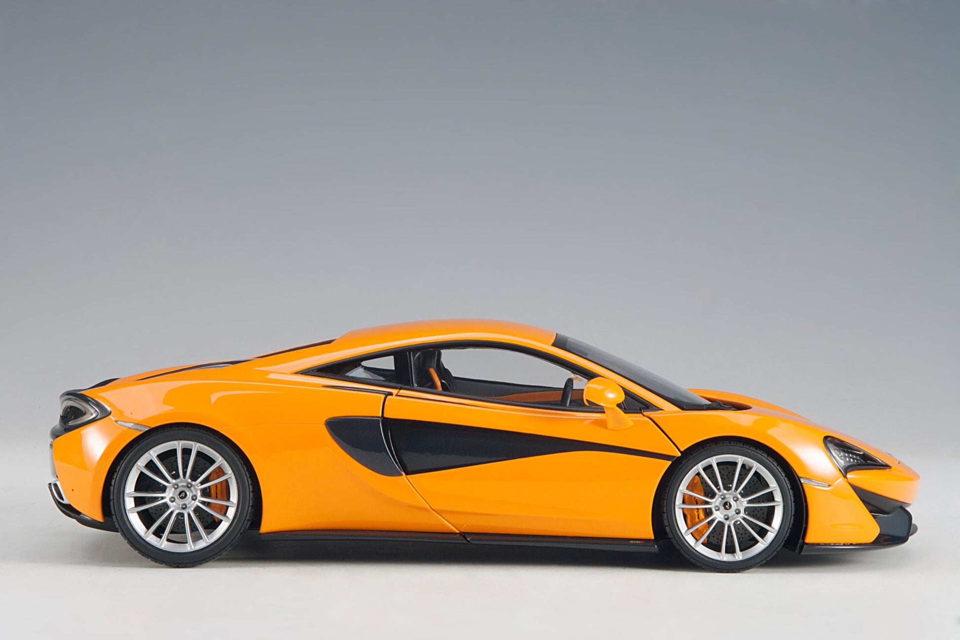 1:18 McLaren 570S - McLaren Orange /Silver Wheels - AUTOart - 76044