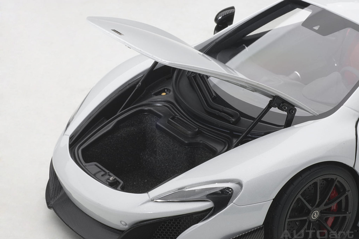 1:18 McLaren 675LT - Silica White - AUTOart - 76046