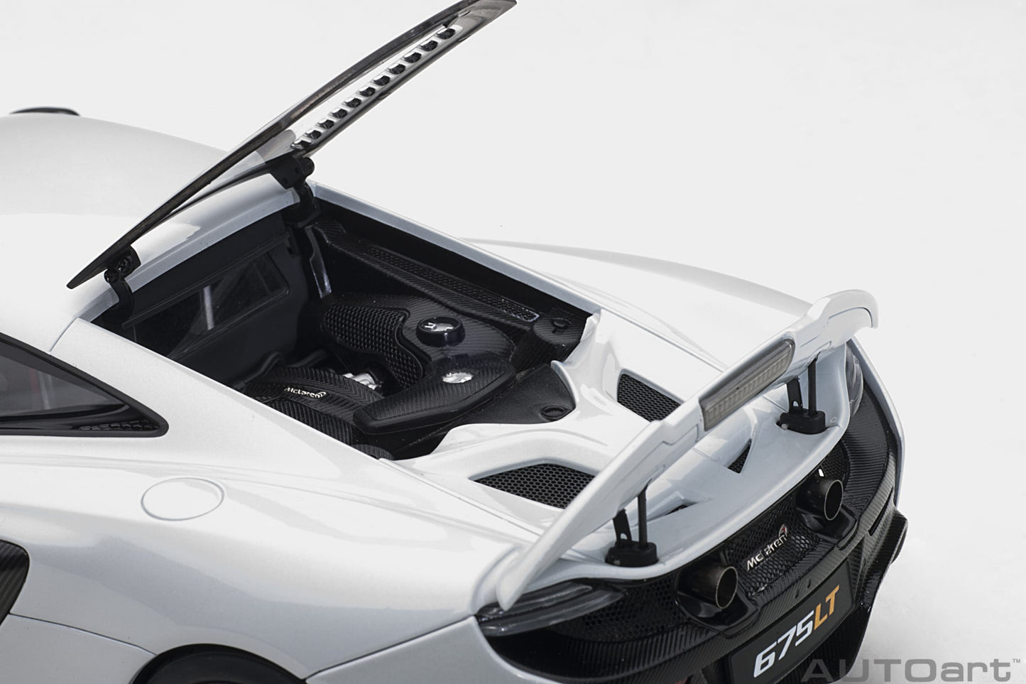 1:18 McLaren 675LT - Silica White - AUTOart - 76046