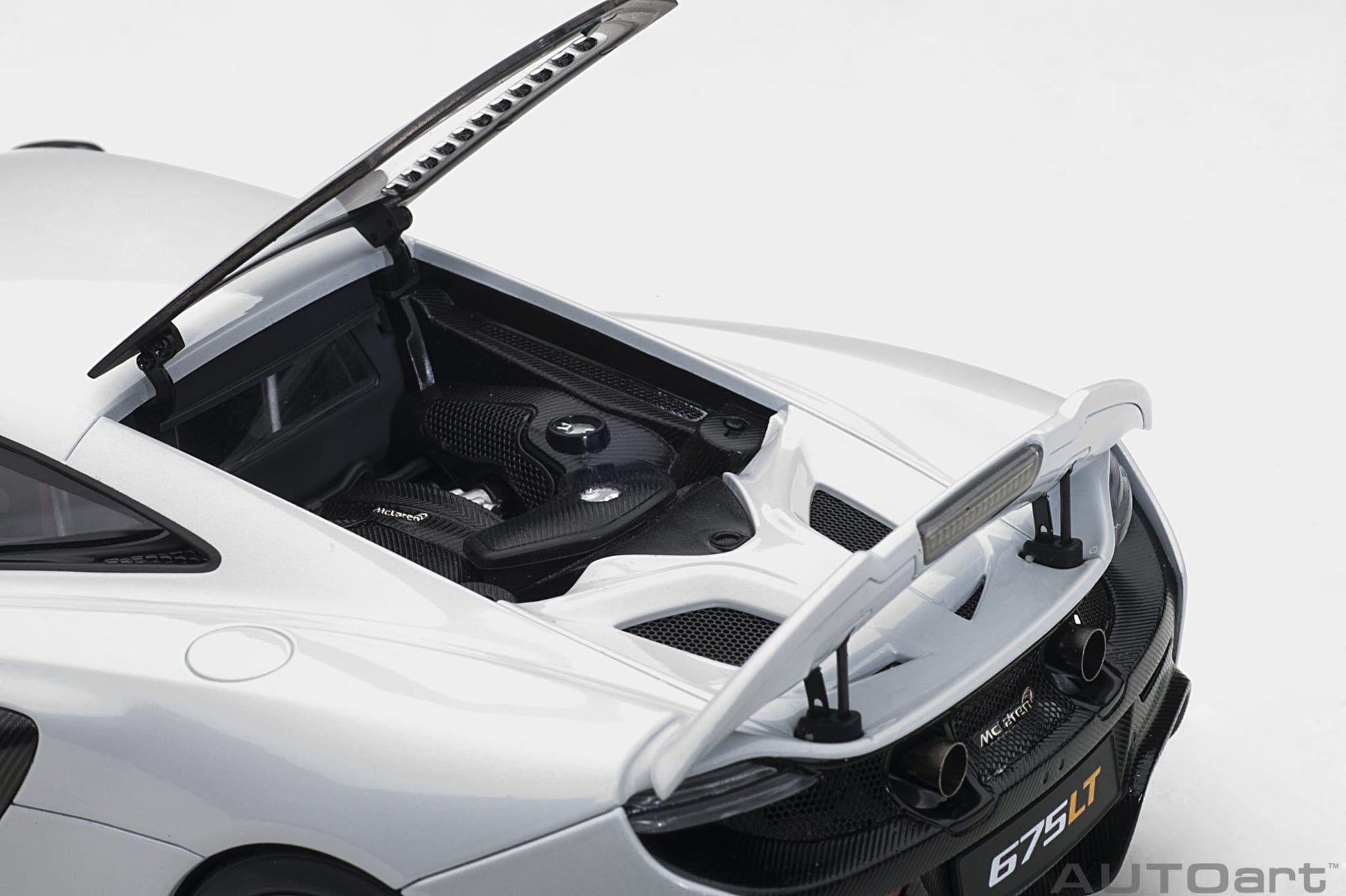1:18 McLaren 675LT - Silica White - AUTOart - 76046