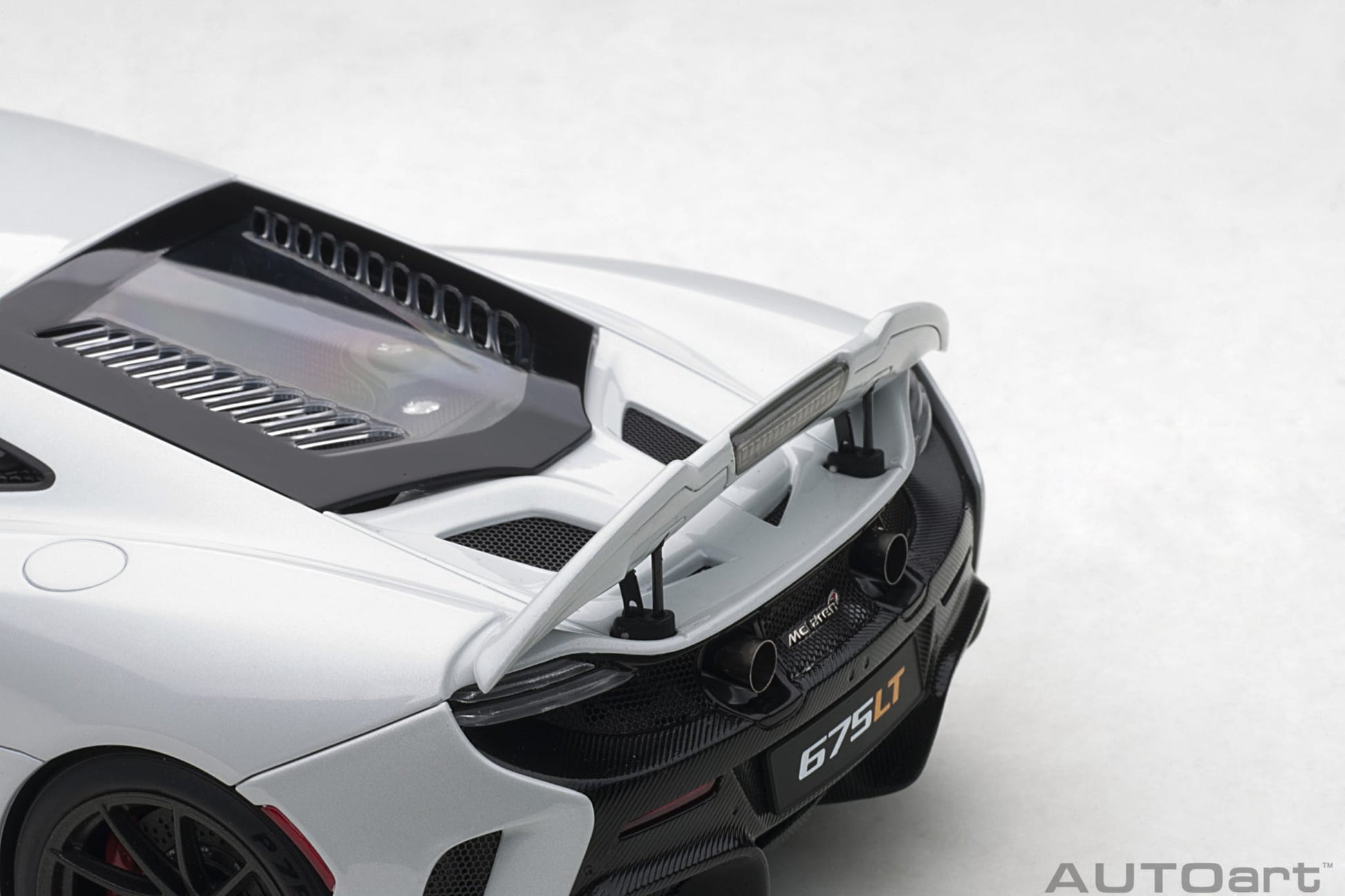 1:18 McLaren 675LT - Silica White - AUTOart - 76046