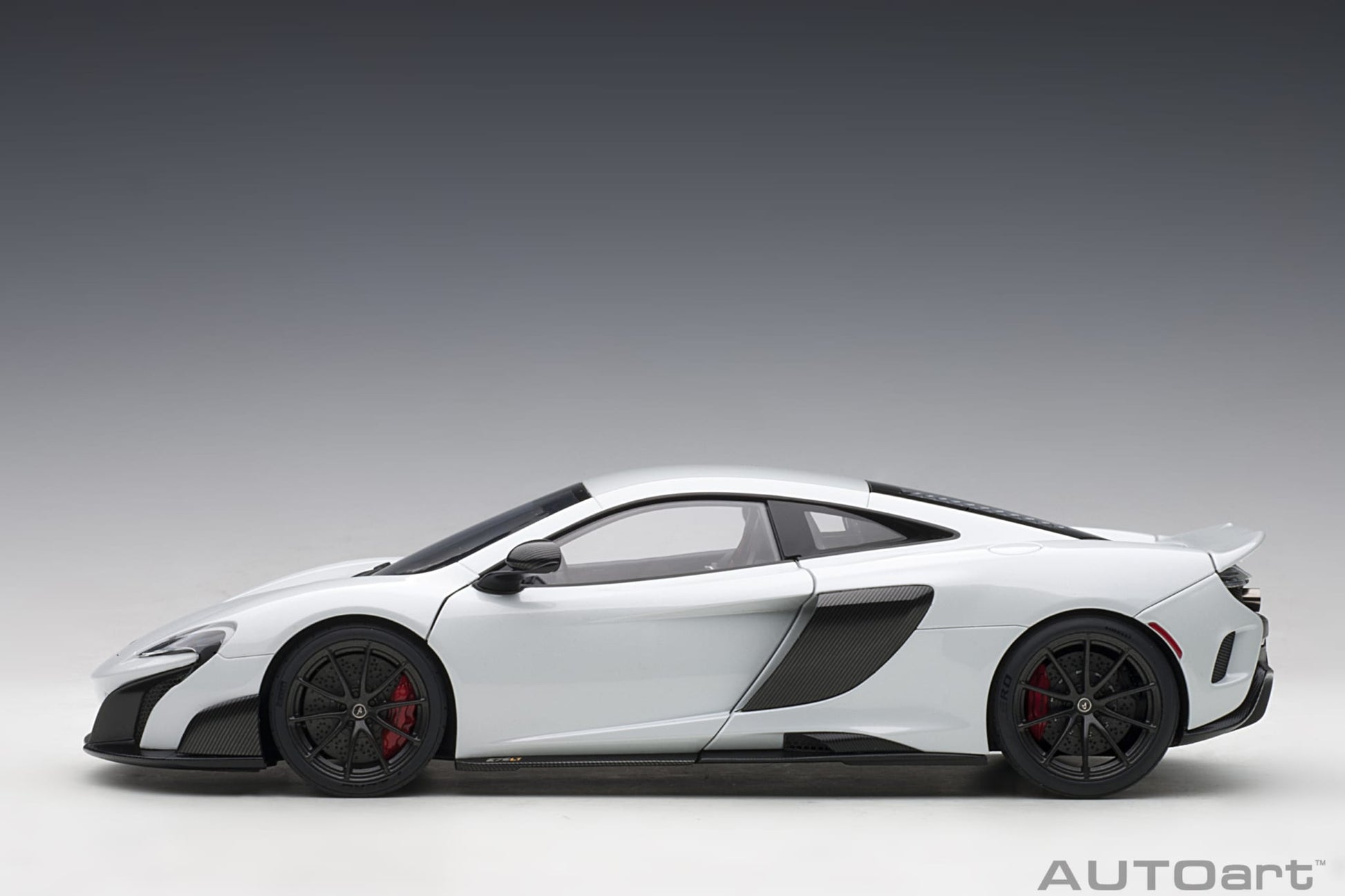 1:18 McLaren 675LT - Silica White - AUTOart - 76046