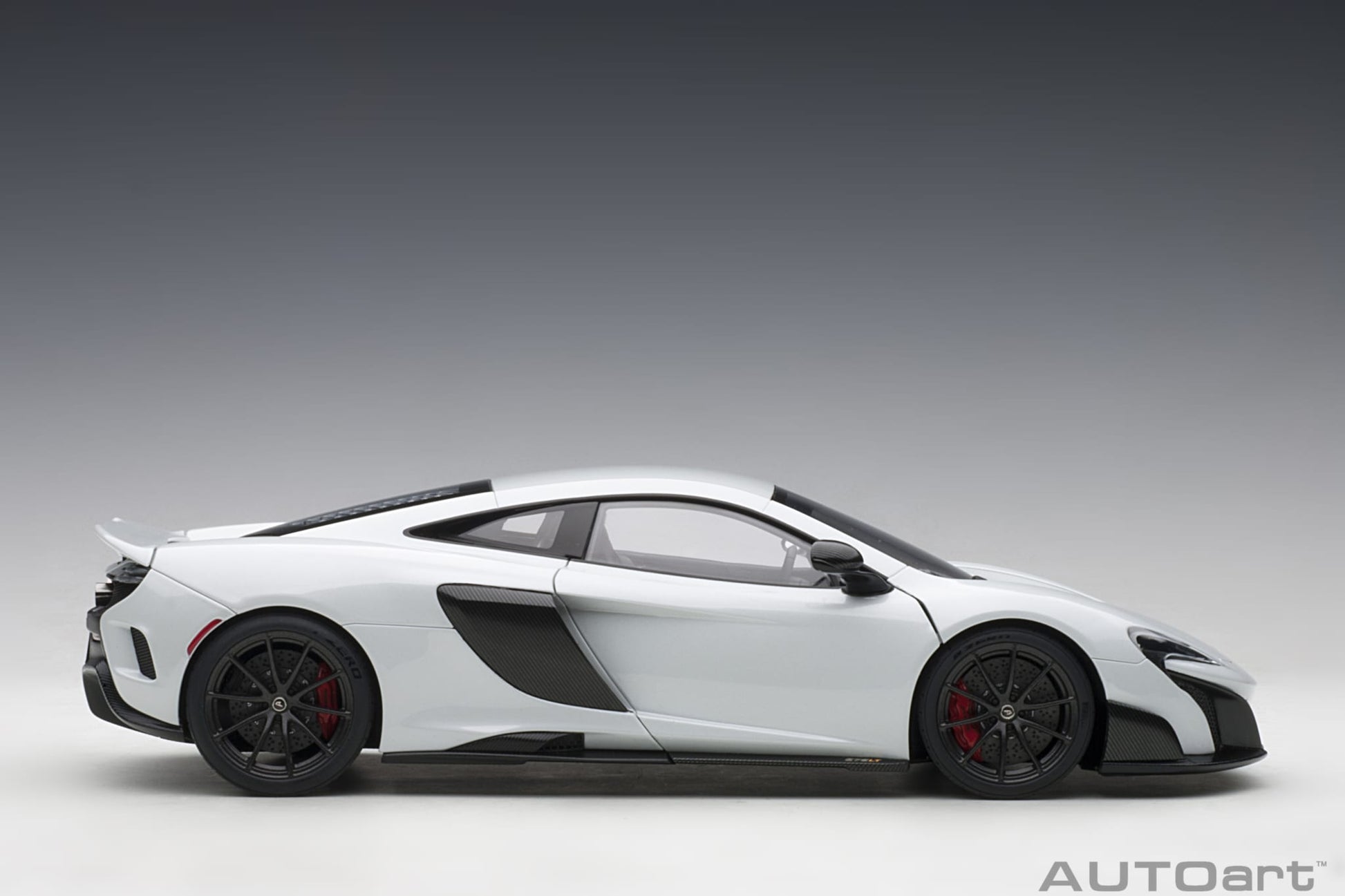 1:18 McLaren 675LT - Silica White - AUTOart - 76046