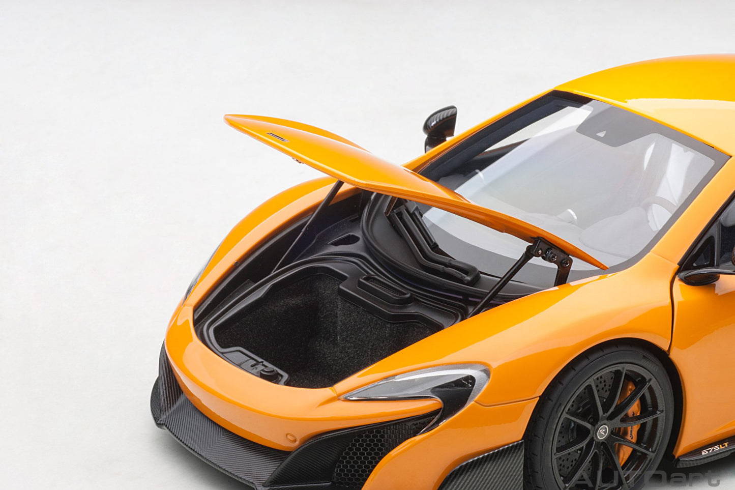 1:18 McLaren 675LT - McLaren Orange - AUTOart - 76048