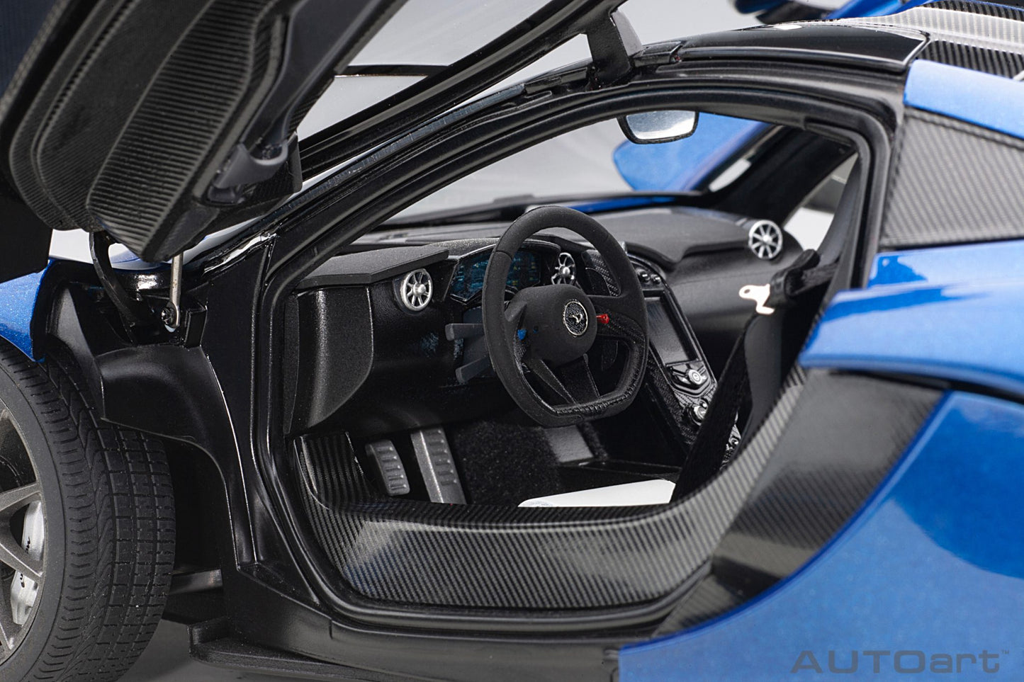 1:18 McLaren P1 - Azure Blue - AUTOart - 76061