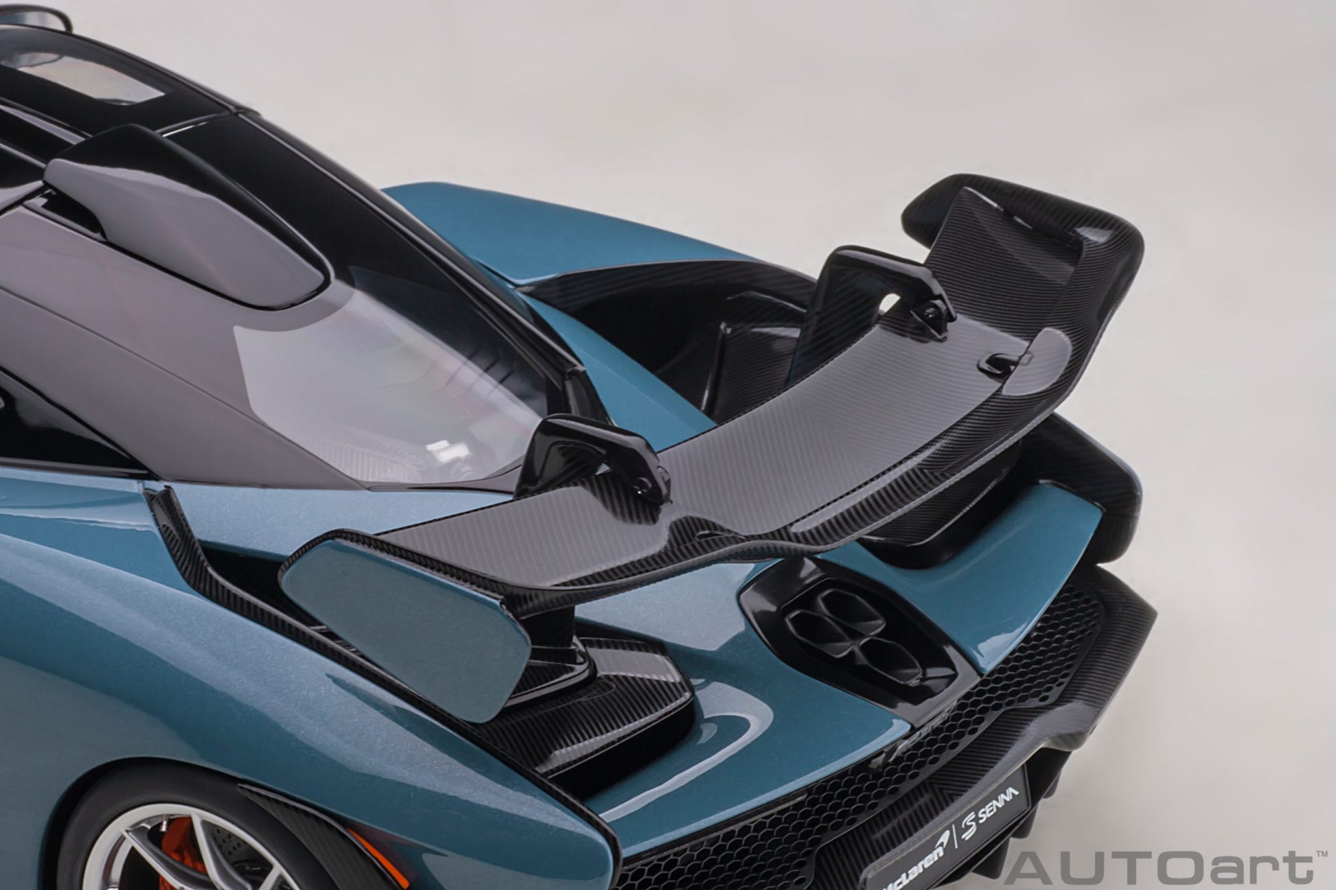 1:18 McLaren Senna - Vision Victory /Grey - AUTOart - 76077