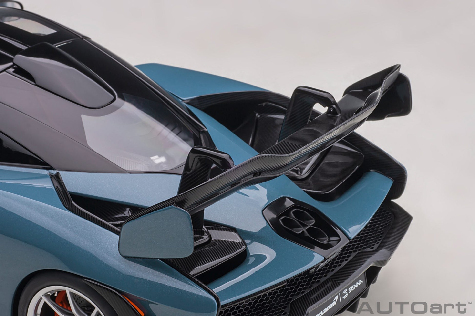 1:18 McLaren Senna - Vision Victory /Grey - AUTOart - 76077