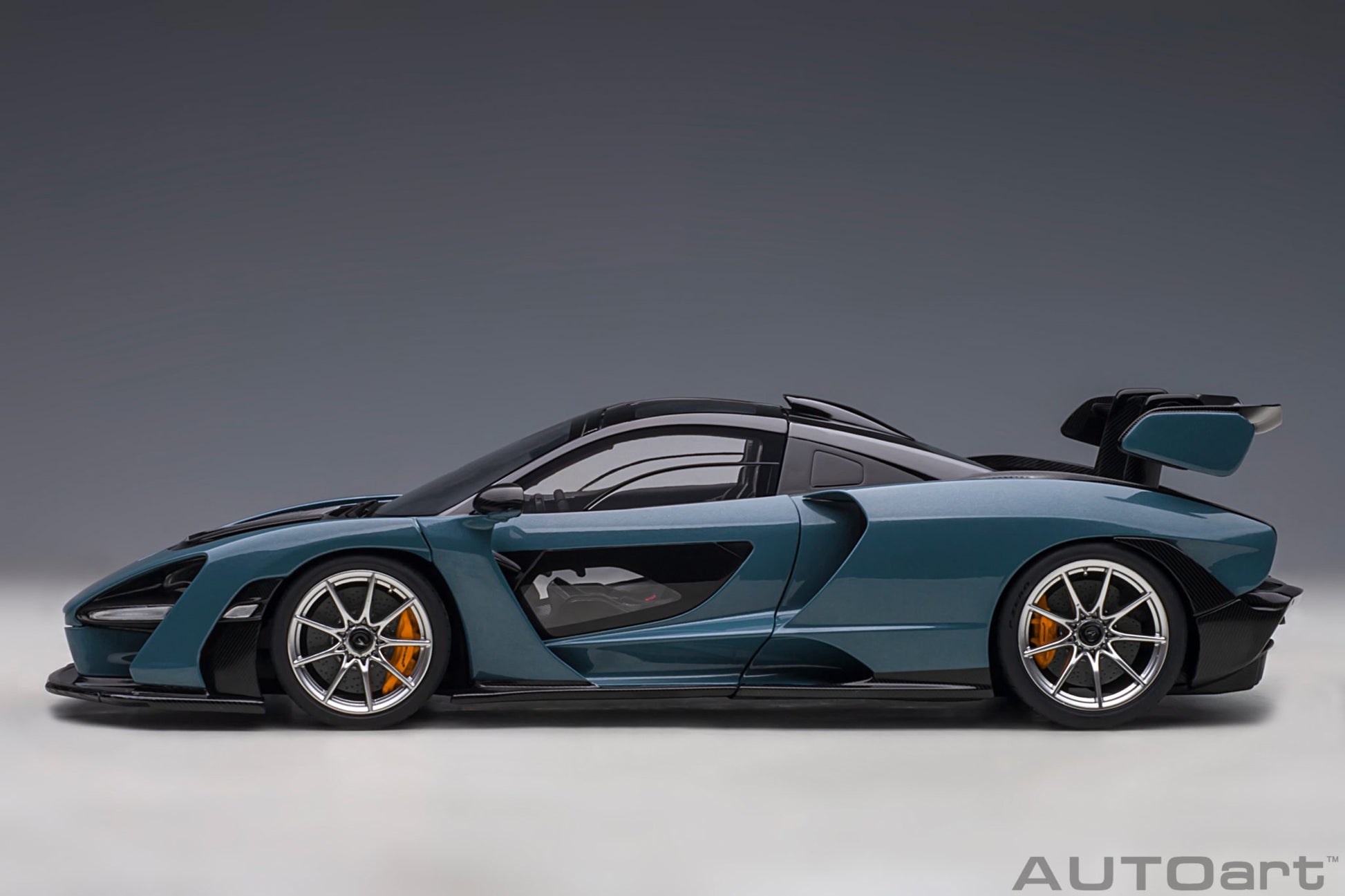 1:18 McLaren Senna - Vision Victory /Grey - AUTOart - 76077
