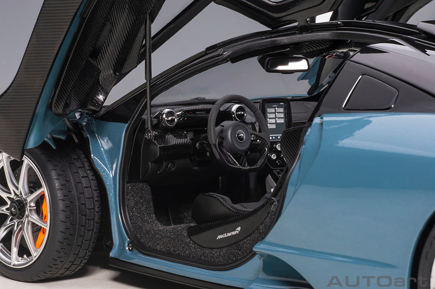 1:18 McLaren Senna - Vision Victory /Grey - AUTOart - 76077