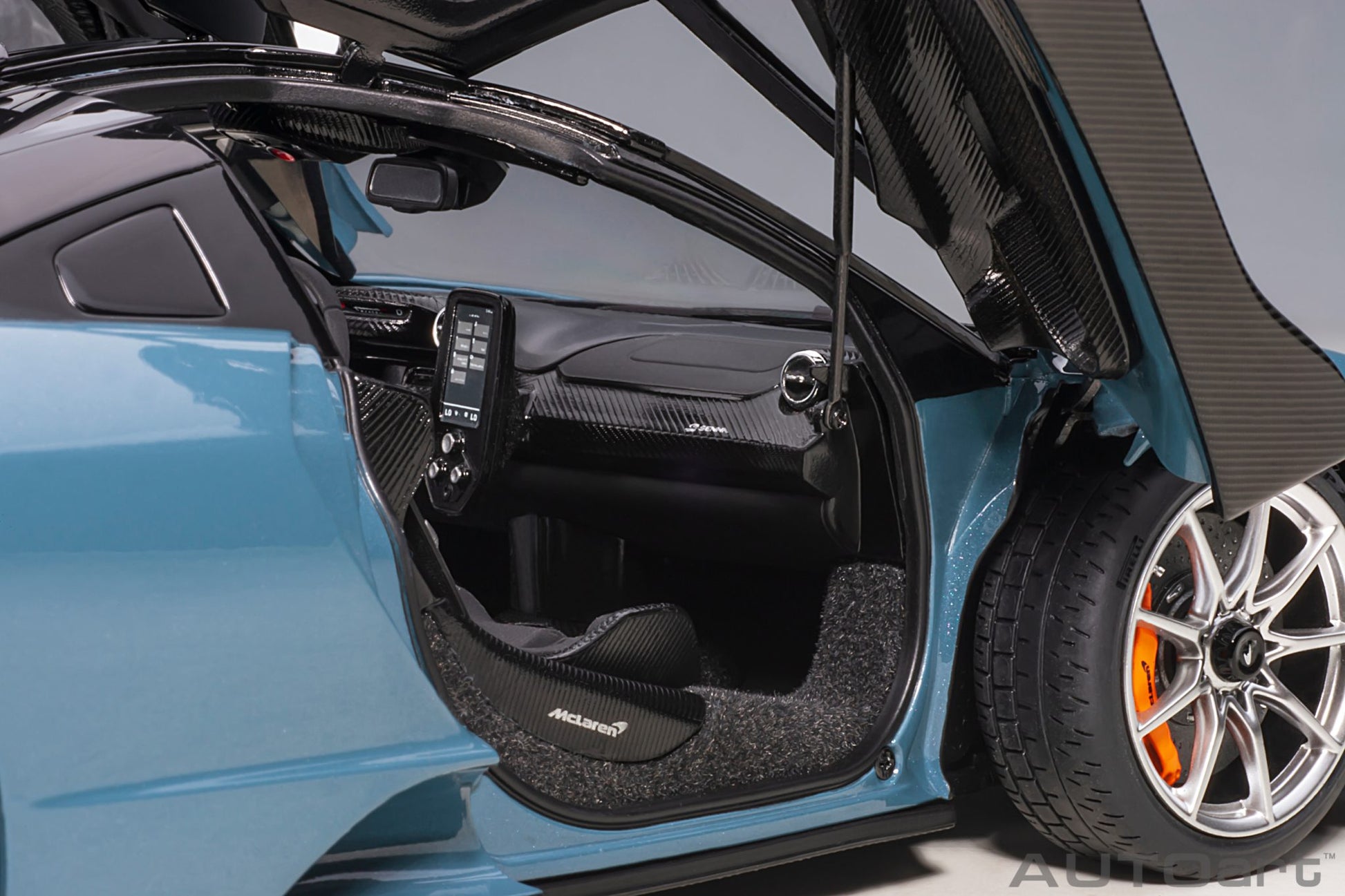 1:18 McLaren Senna - Vision Victory /Grey - AUTOart - 76077