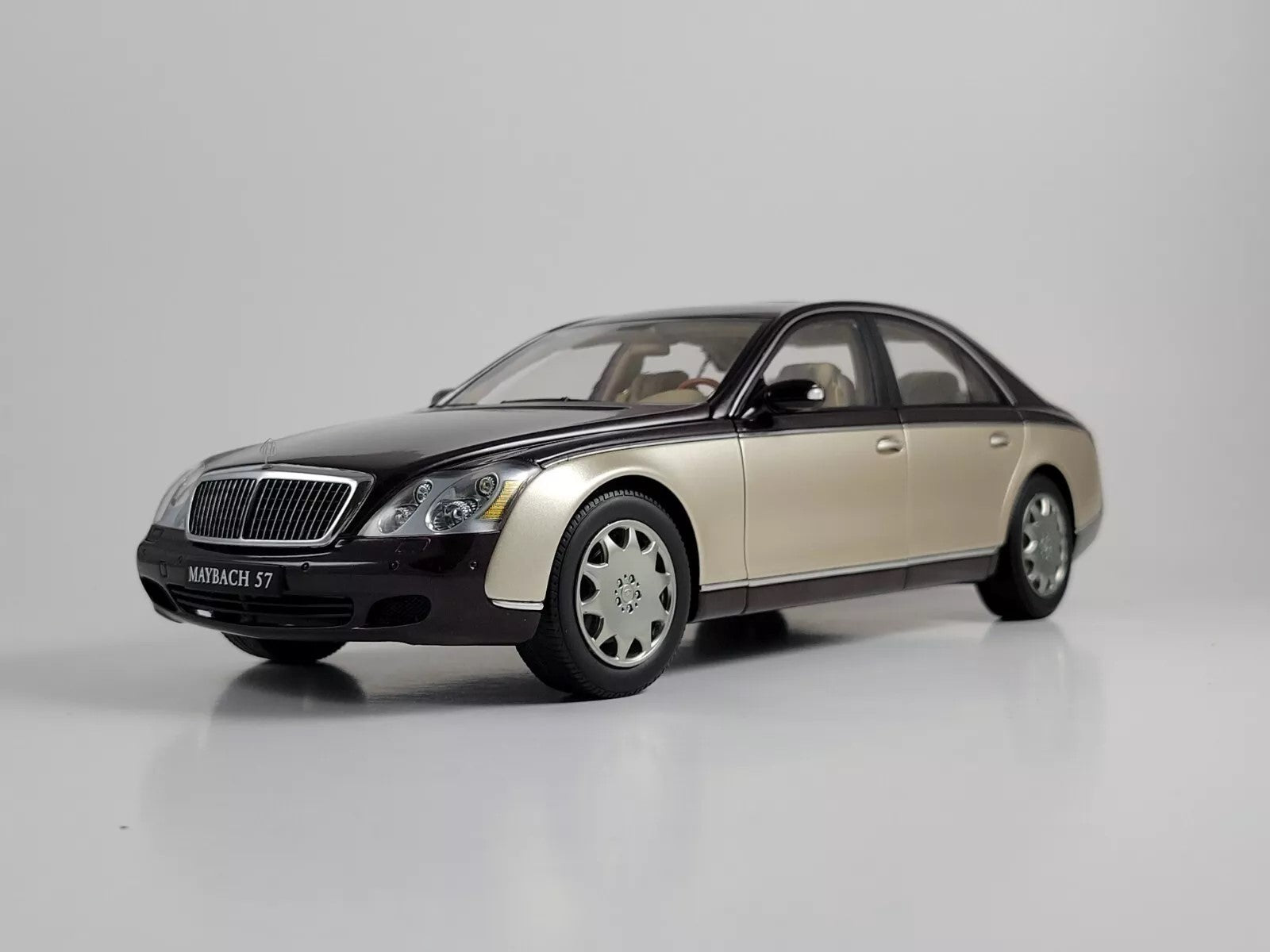 1:18 Maybach 57 SWB - Ayers Rock Red/Rocky Mountains Brown Bright - AUTOart - 76153