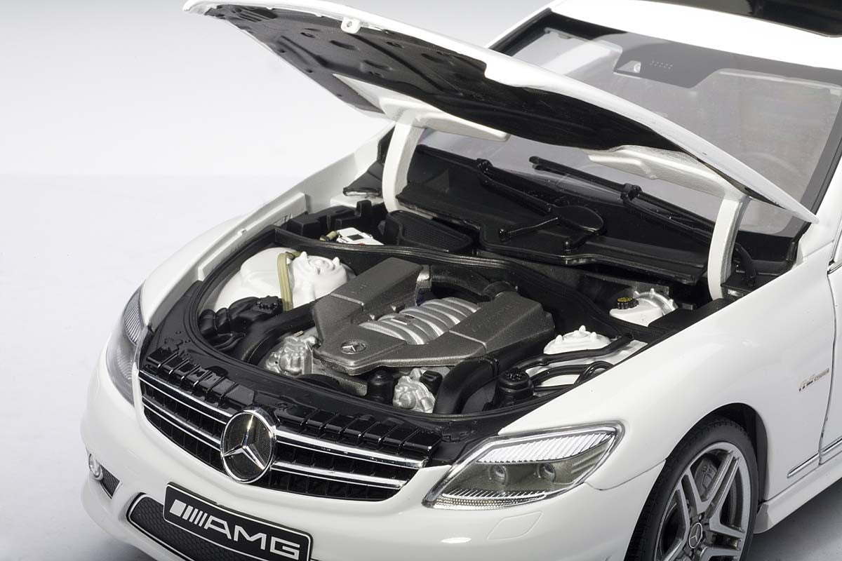 1:18 Mercedes-Benz CL63 AMG - White - AUTOart - 76167