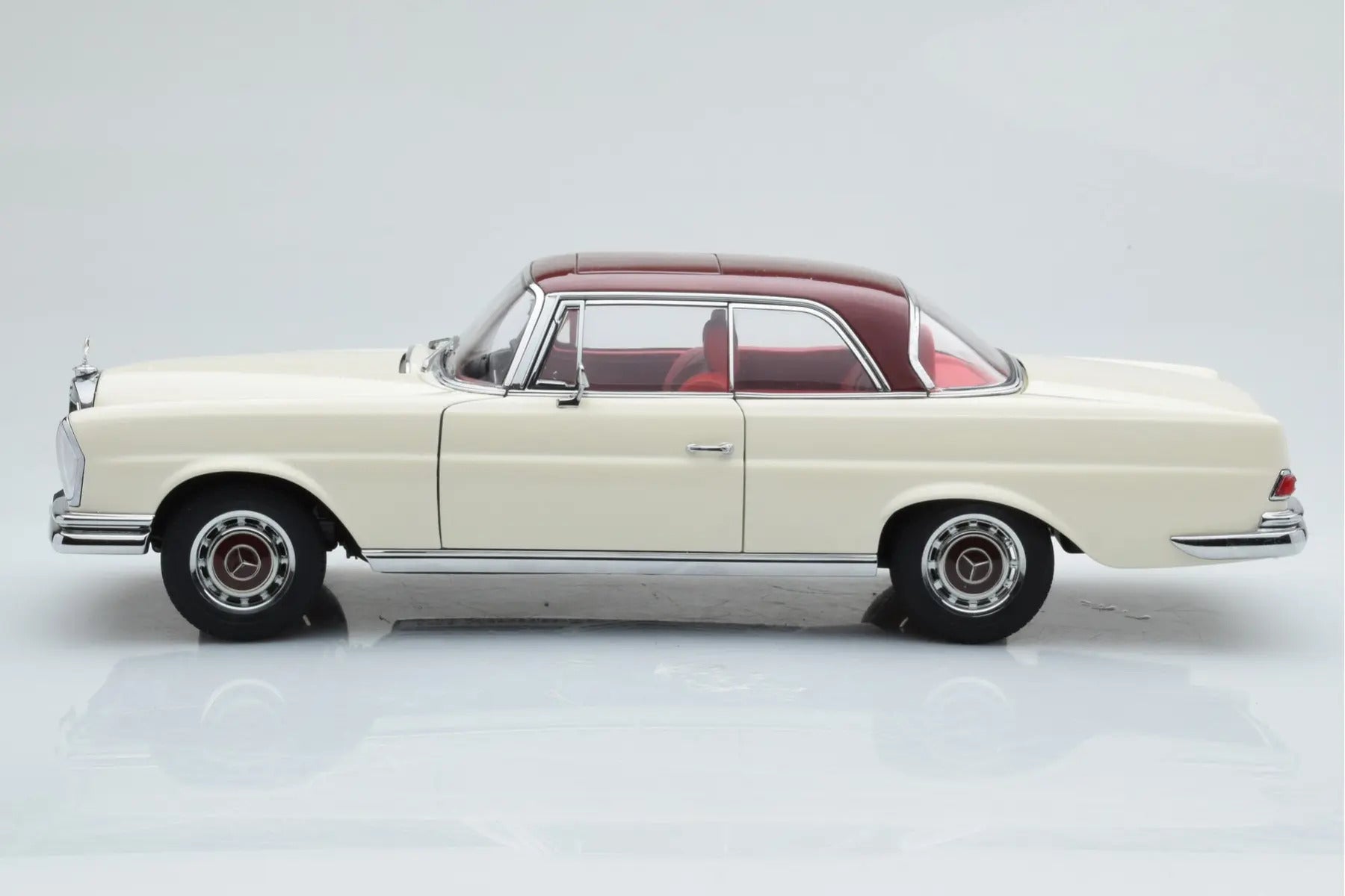 1:18 Mercedes-Benz 280SE Coupe - 1968 - White/Red Roof - AUTOart - 76287