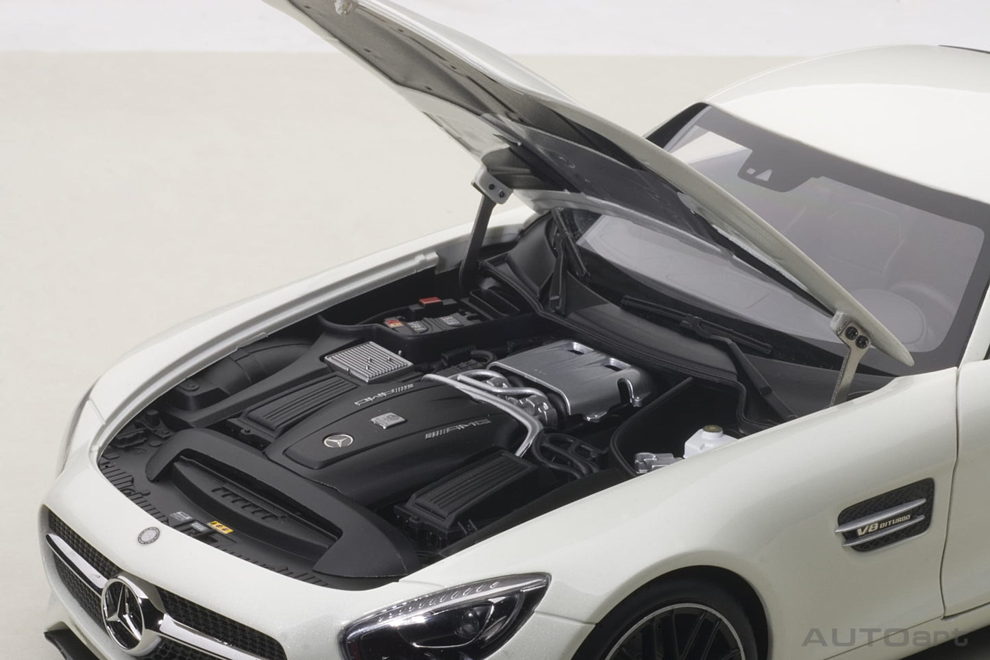 1:18 Mercedes-Benz AMG GT S - White - AUTOart - 76311
