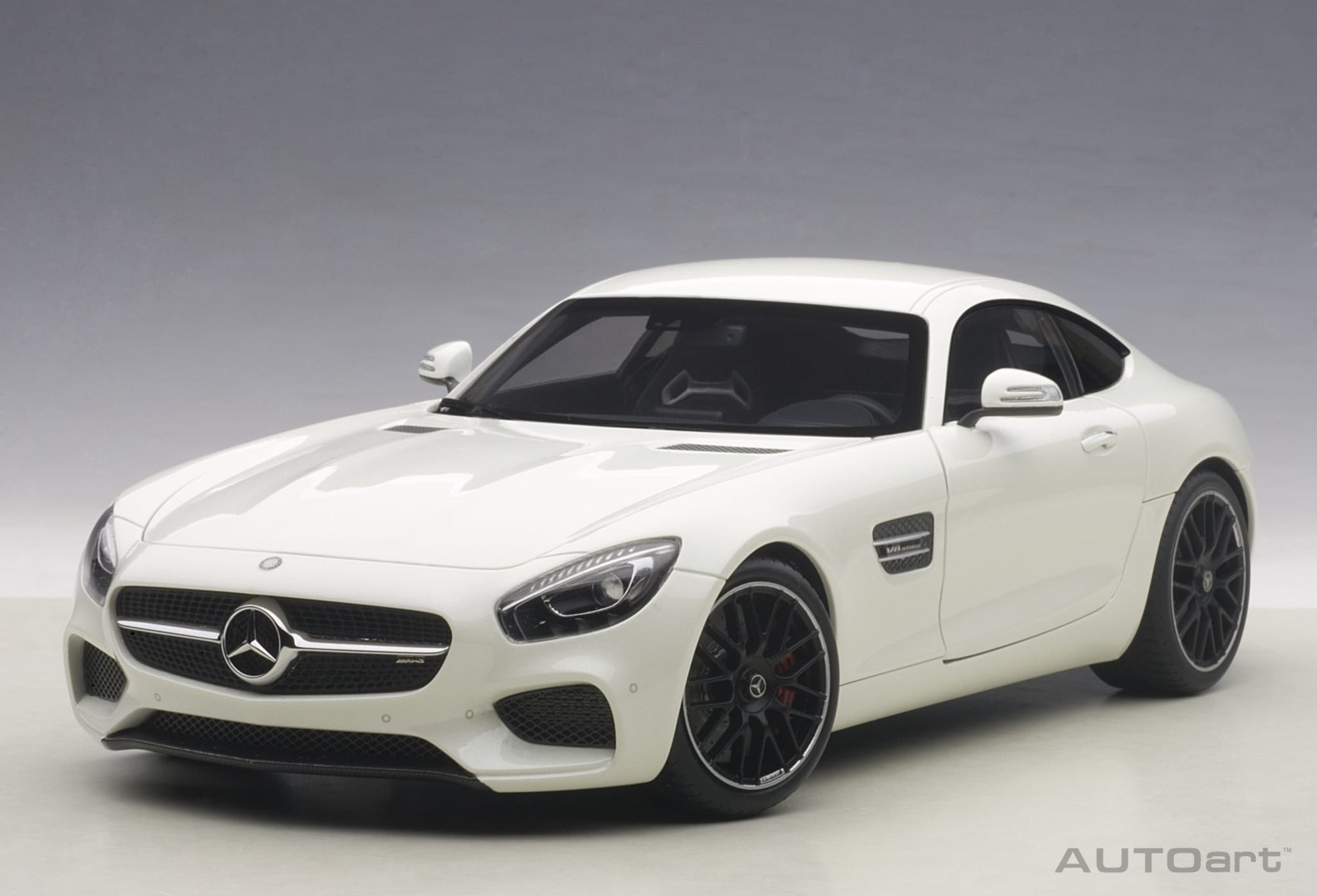 1:18 Mercedes-Benz AMG GT S - White - AUTOart - 76311