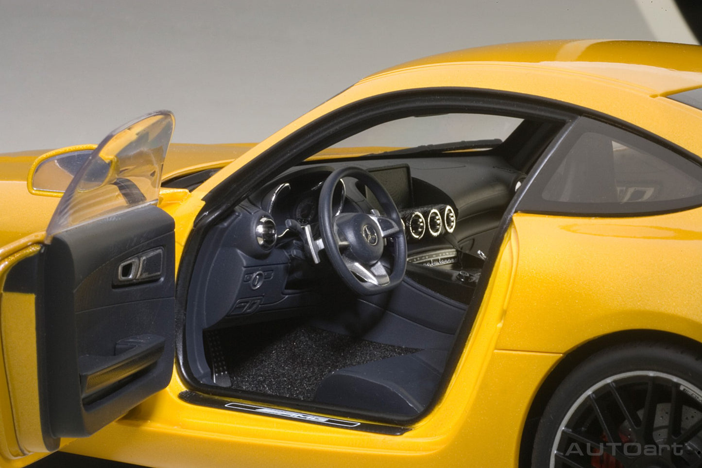 1:18 Mercedes-Benz AMG GT S - Yellow - AUTOart - 76314
