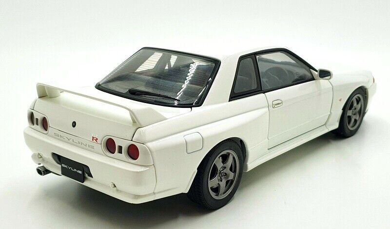 1:18 Nissan R32 Skyline GT-R - Crystal White – Echuca Scale Model Cars