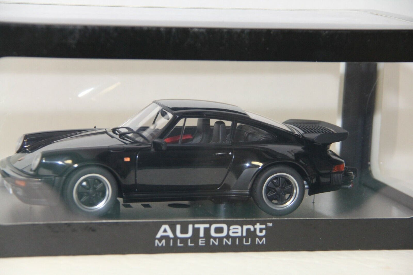 1:18 Porsche 911 3.3 Turbo - Black Uni - AUTOart - 77981