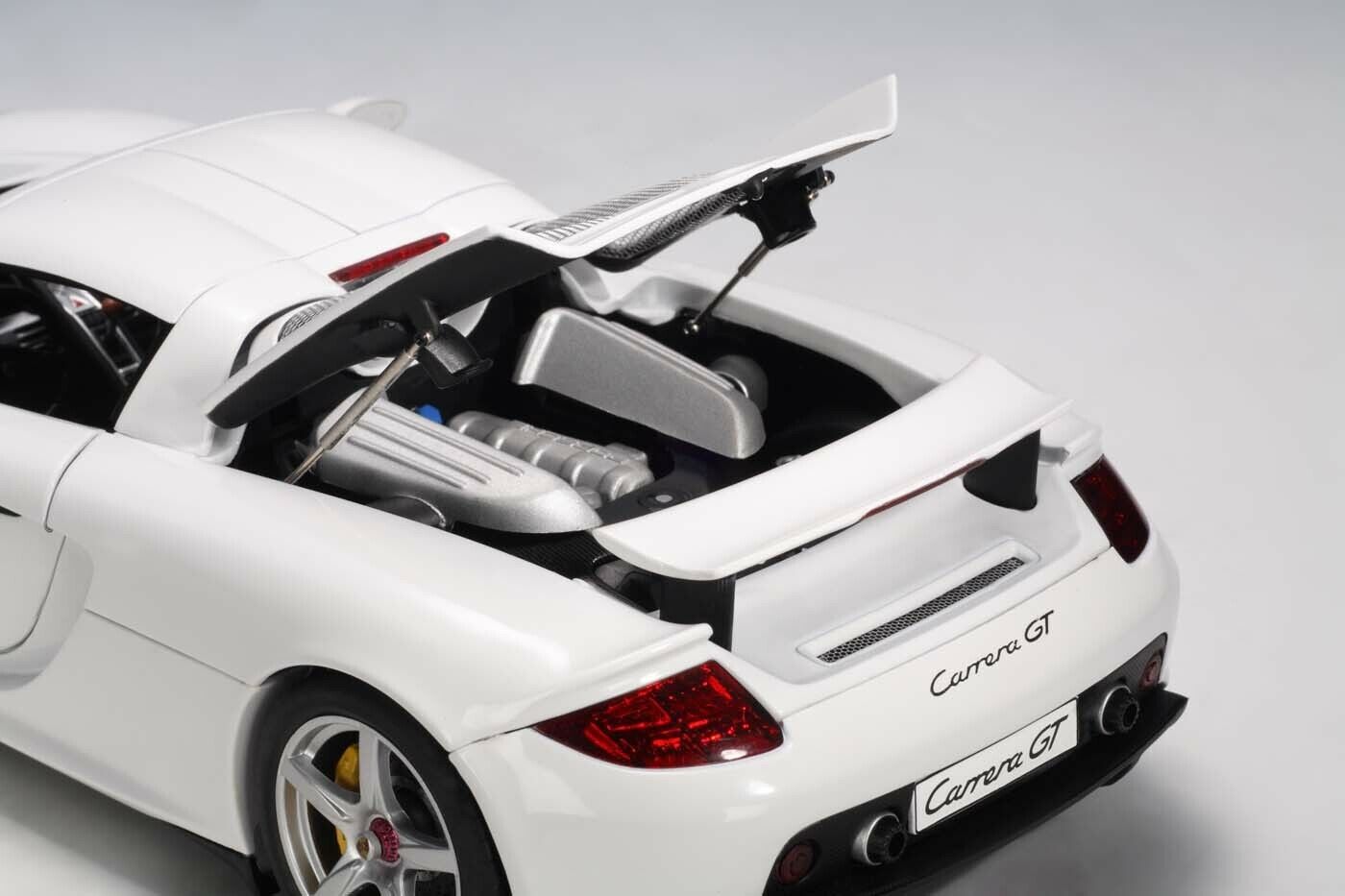 1:18 Porsche Carrera GT - White - AUTOart - 78045