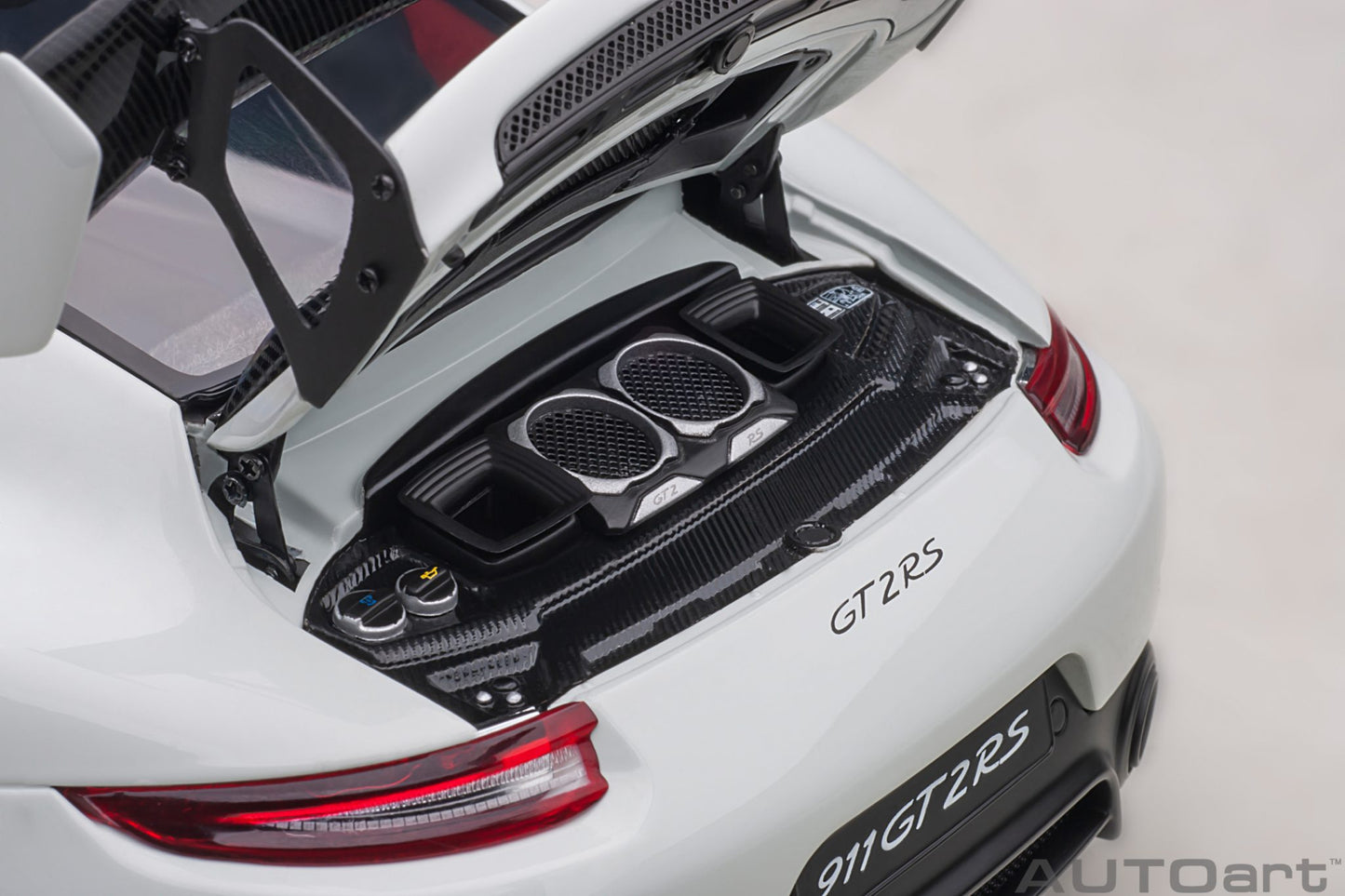 1:18 Porsche 911 (991.2) GT2 RS - Weissach Package - White - AUTOart - 78171