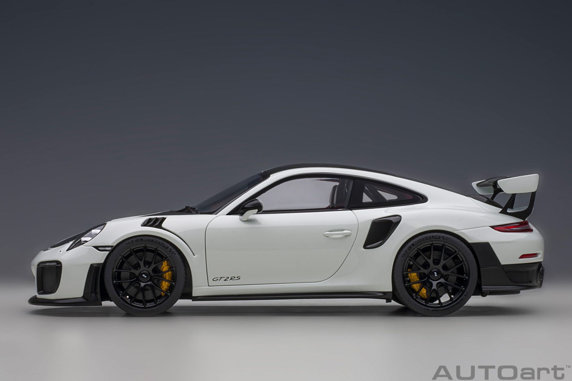 1:18 Porsche 911 (991.2) GT2 RS - Weissach Package - White - AUTOart - 78171