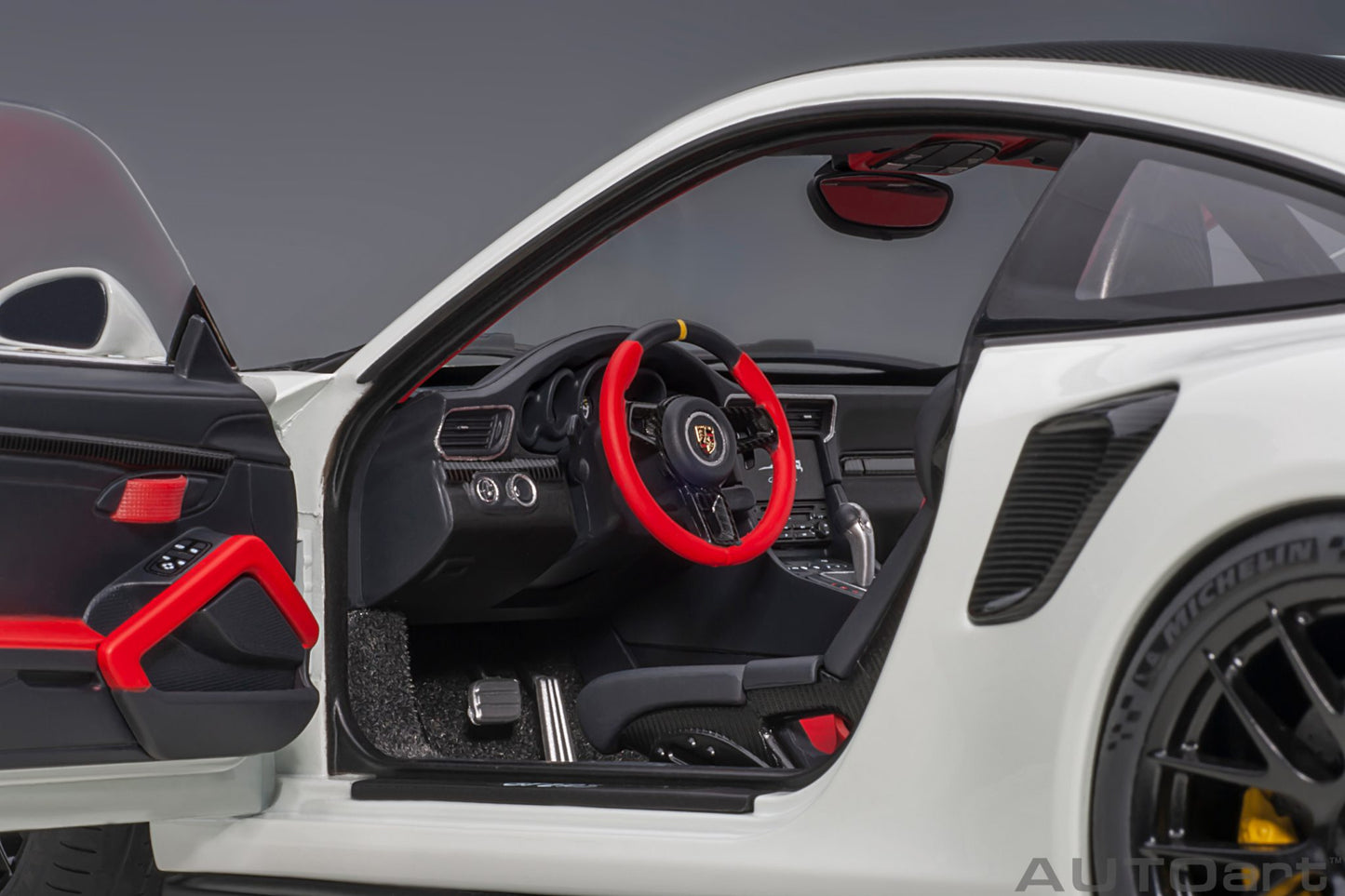 1:18 Porsche 911 (991.2) GT2 RS - Weissach Package - White - AUTOart - 78171