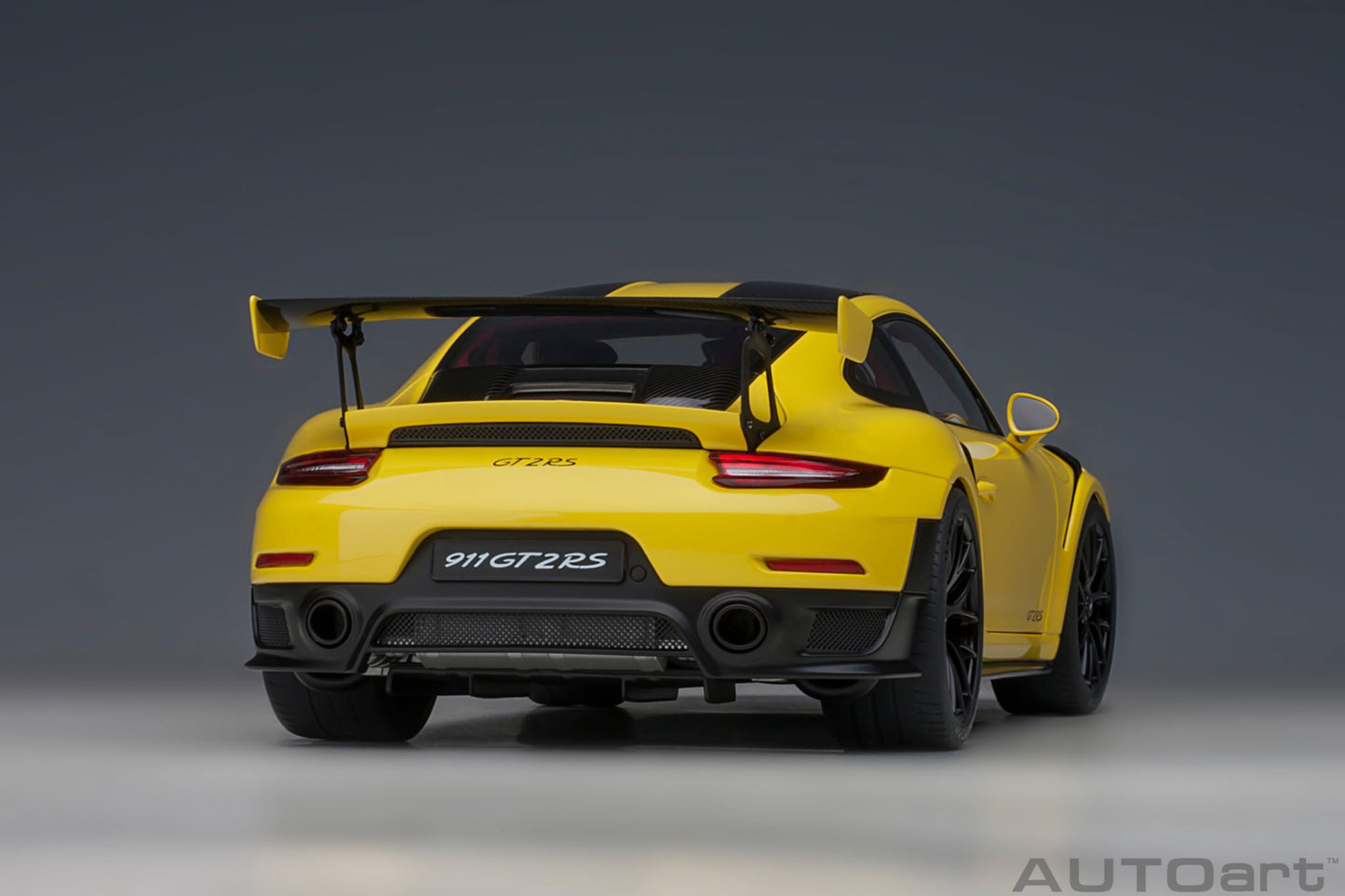 1:18 Porsche 911 (991.2) GT2 RS - Weissach Package - Racing Yellow - AUTOart - 78172