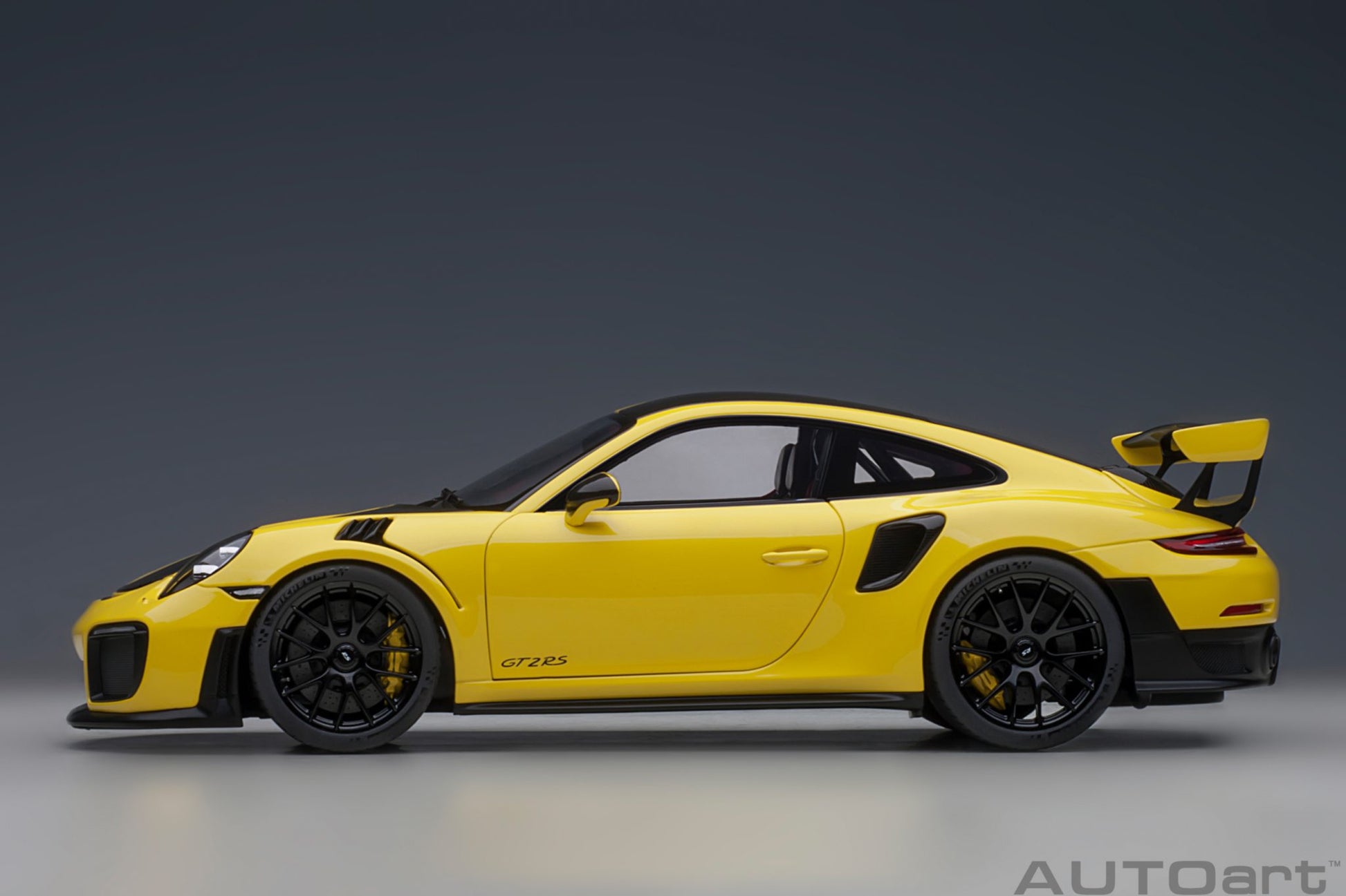1:18 Porsche 911 (991.2) GT2 RS - Weissach Package - Racing Yellow - AUTOart - 78172