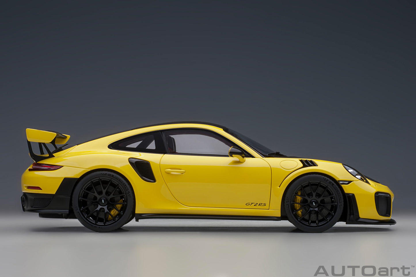 1:18 Porsche 911 (991.2) GT2 RS - Weissach Package - Racing Yellow - AUTOart - 78172