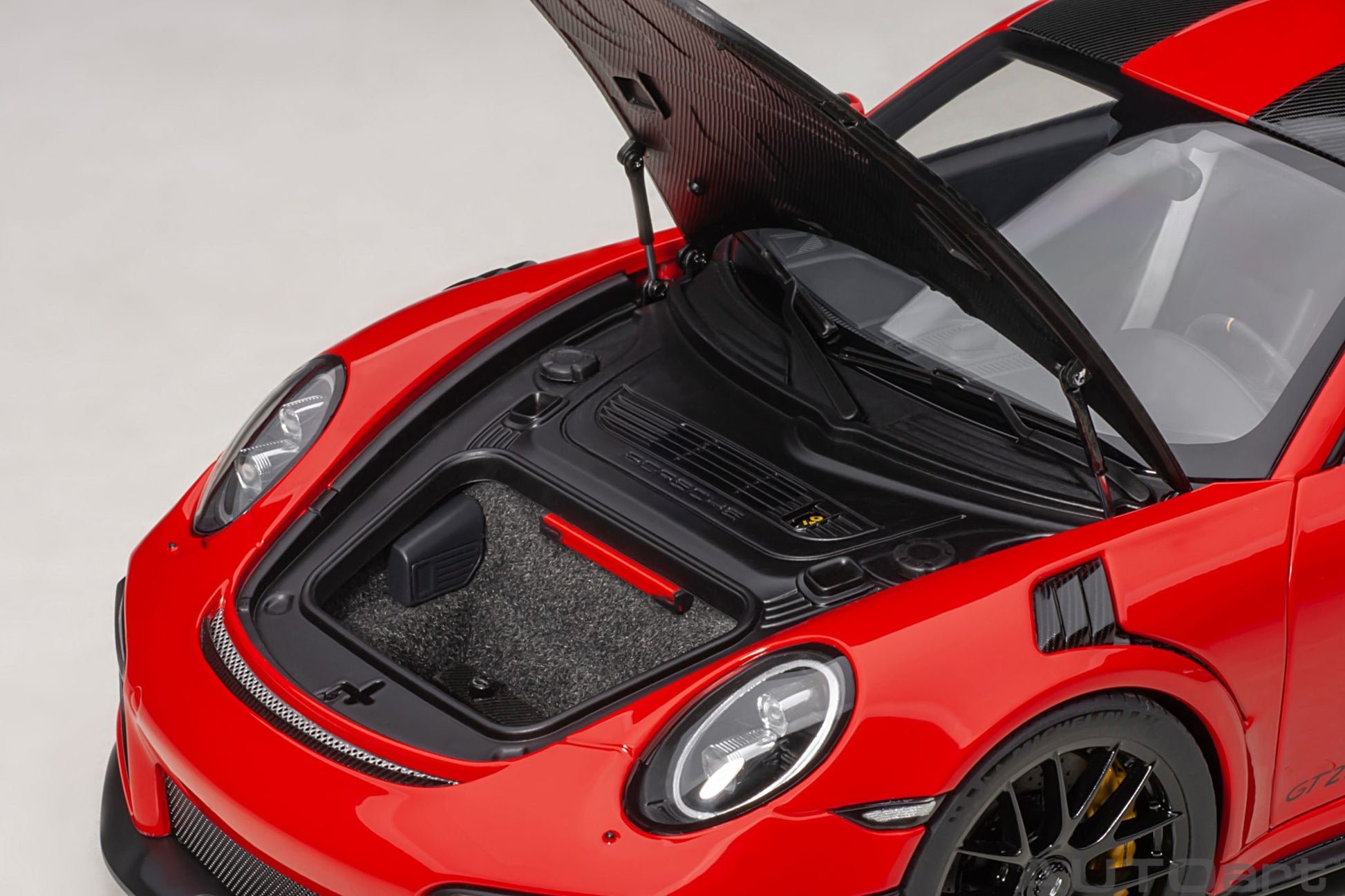 1:18 Porsche 911 (991.2) GT2 RS - Weissach Package - Guards Red - AUTOart - 78173