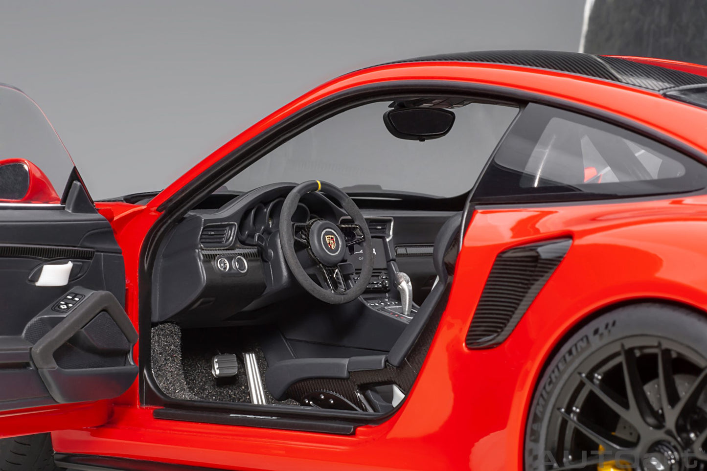 1:18 Porsche 911 (991.2) GT2 RS - Weissach Package - Guards Red - AUTOart - 78173