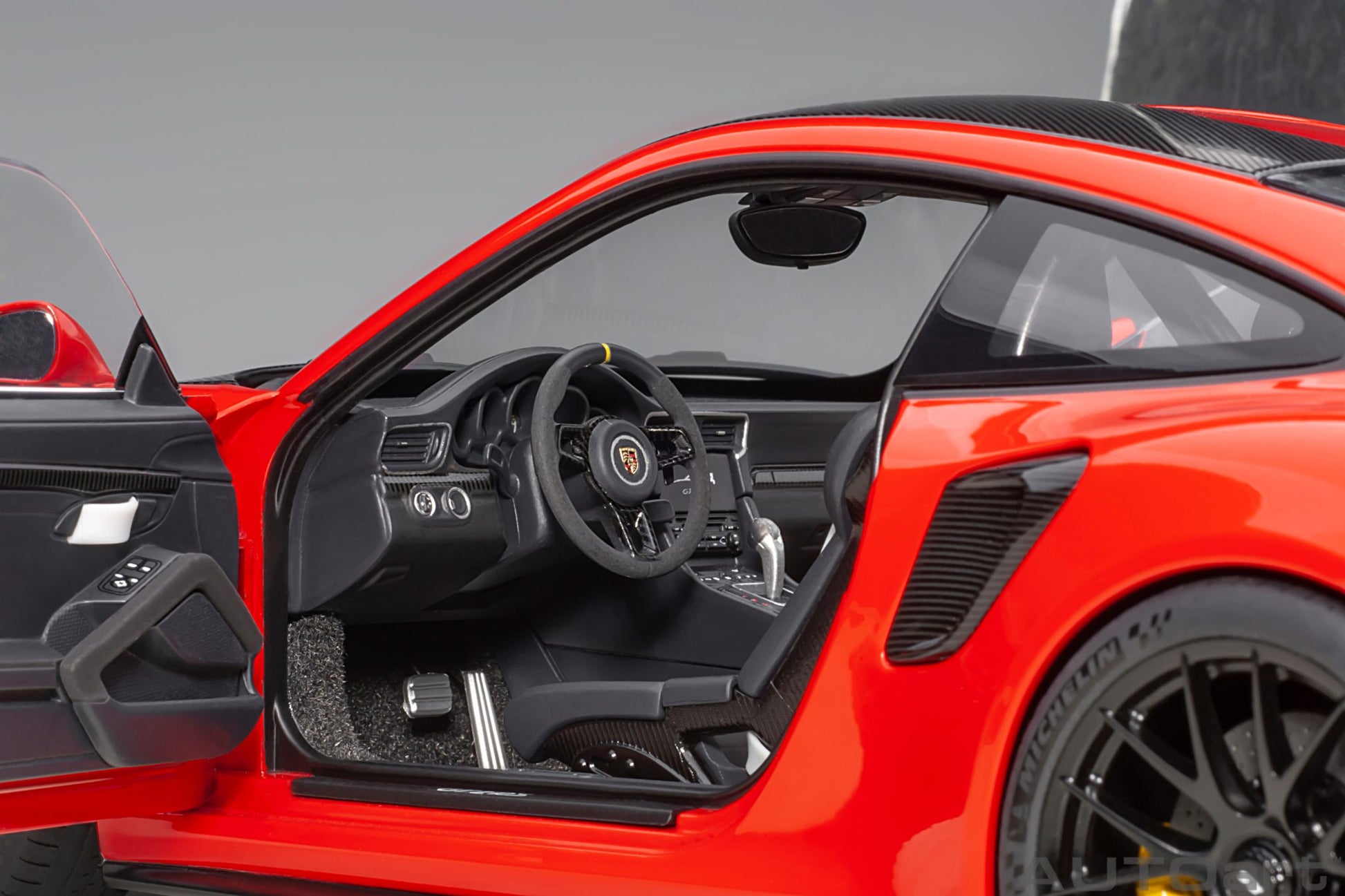 1:18 Porsche 911 (991.2) GT2 RS - Weissach Package - Guards Red - AUTOart - 78173