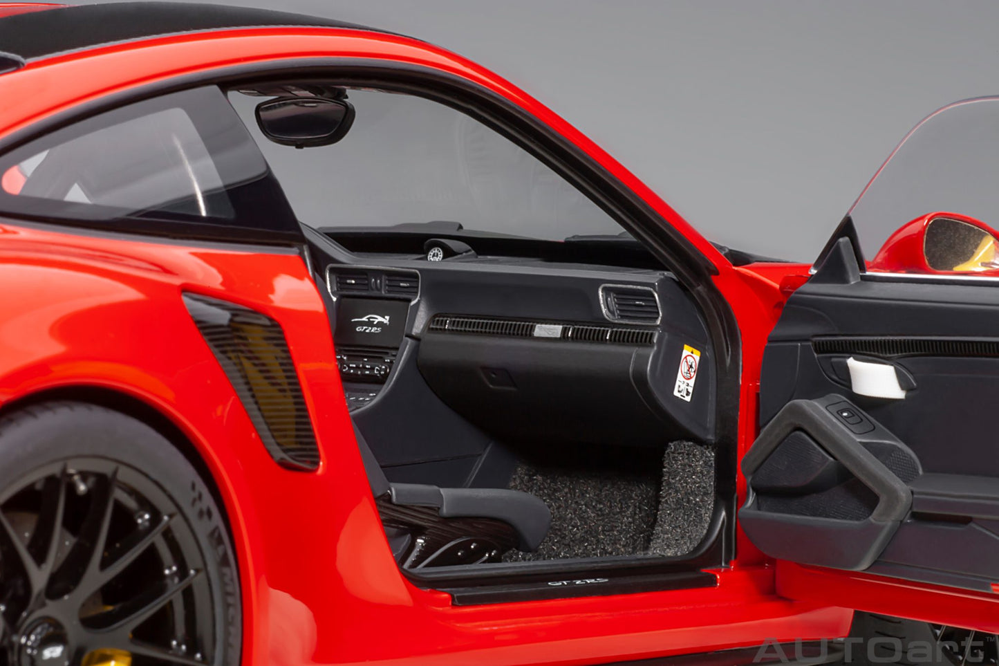 1:18 Porsche 911 (991.2) GT2 RS - Weissach Package - Guards Red - AUTOart - 78173