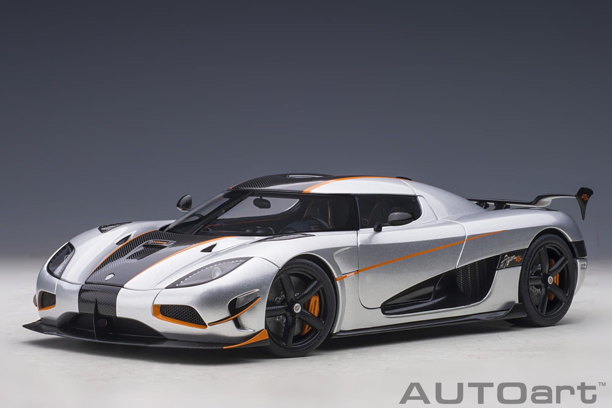 1:18 Koenigsegg Agera RS - Moon Silver w/Black Accents - AUTOart - 79024