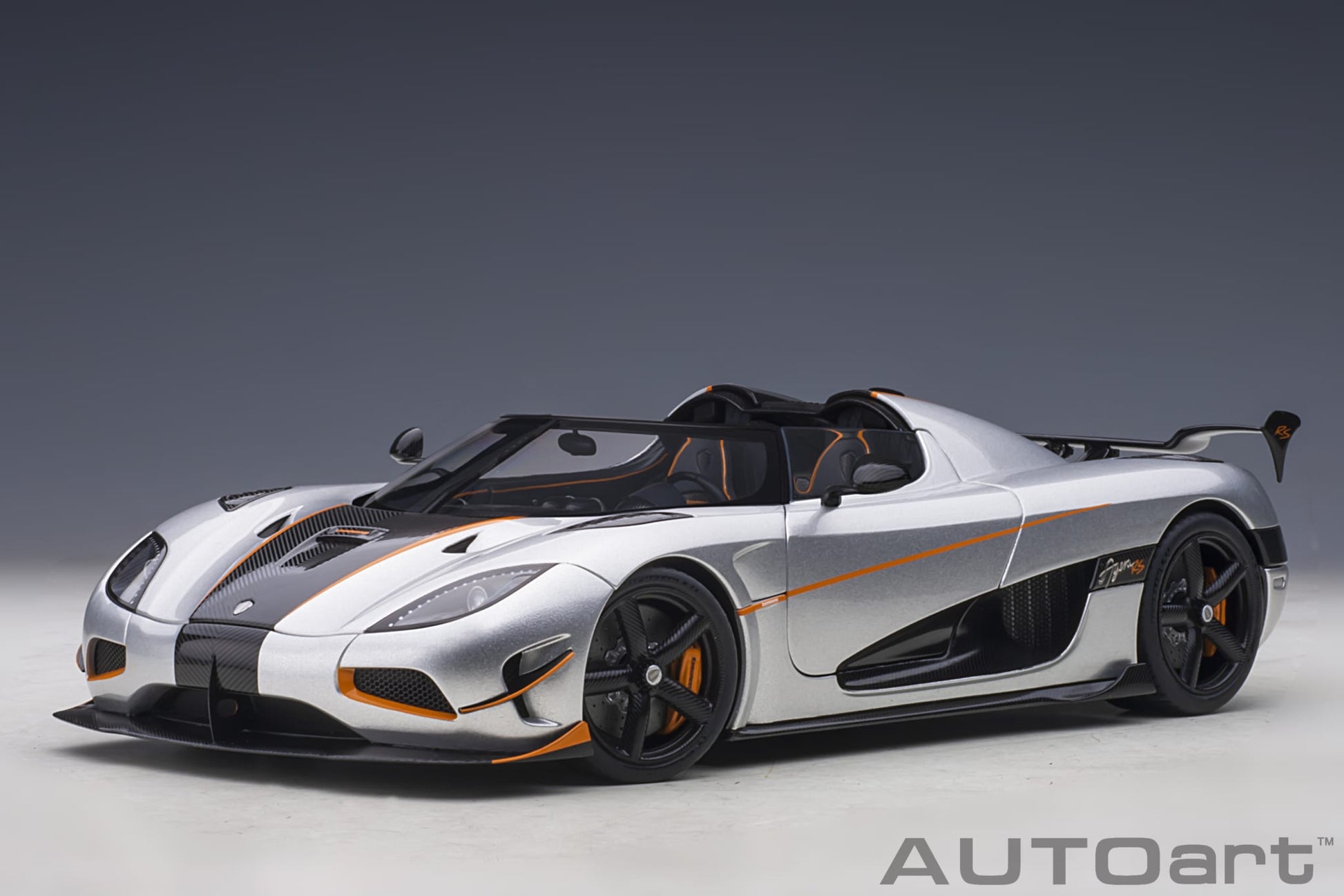 1:18 Koenigsegg Agera RS - Moon Silver w/Black Accents - AUTOart - 79024