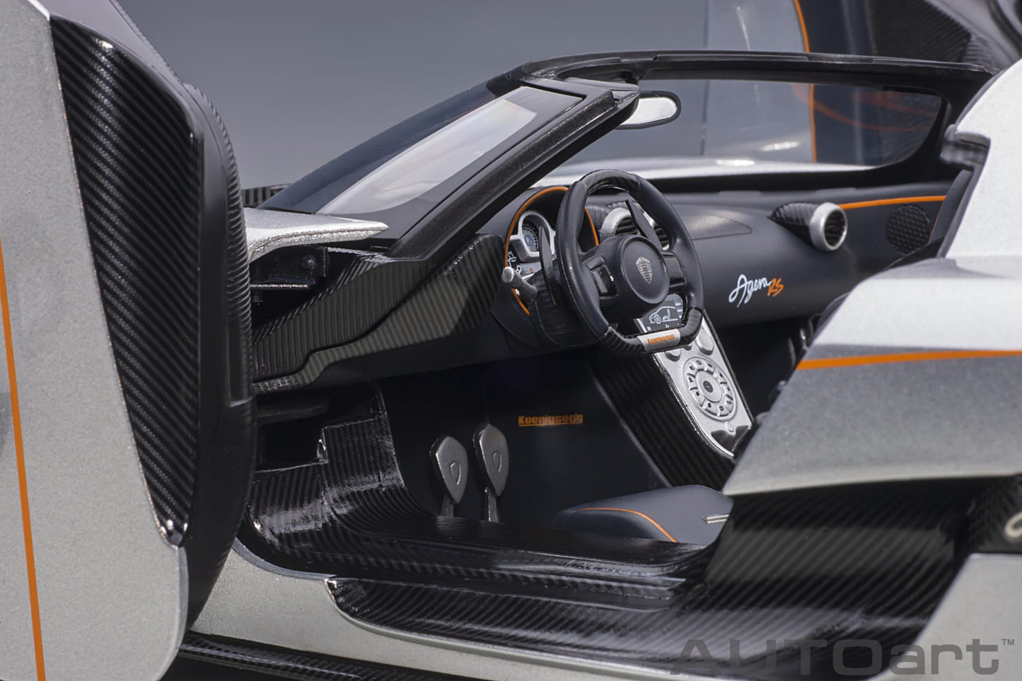 1:18 Koenigsegg Agera RS - Moon Silver w/Black Accents - AUTOart - 79024