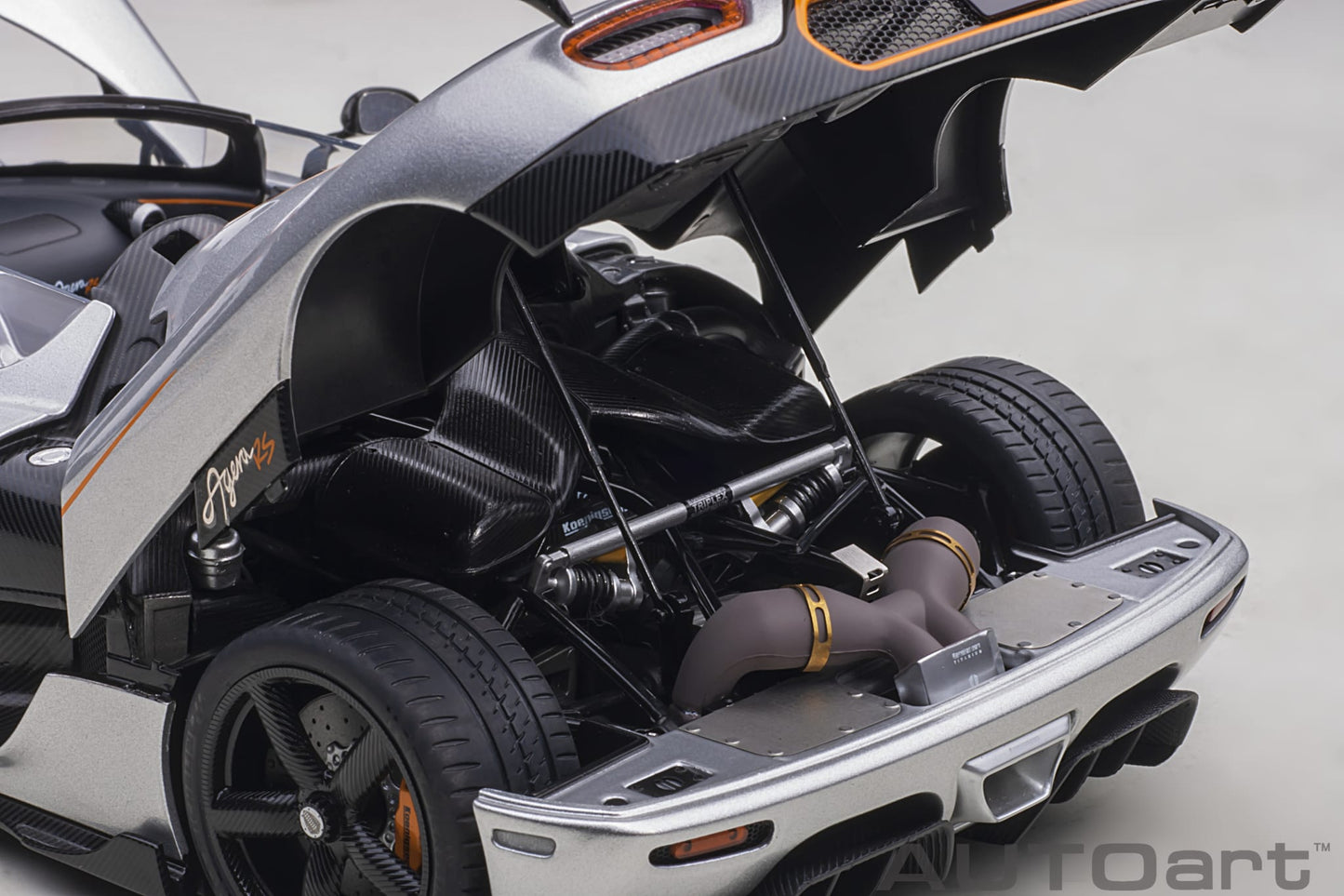 1:18 Koenigsegg Agera RS - Moon Silver w/Black Accents - AUTOart - 79024
