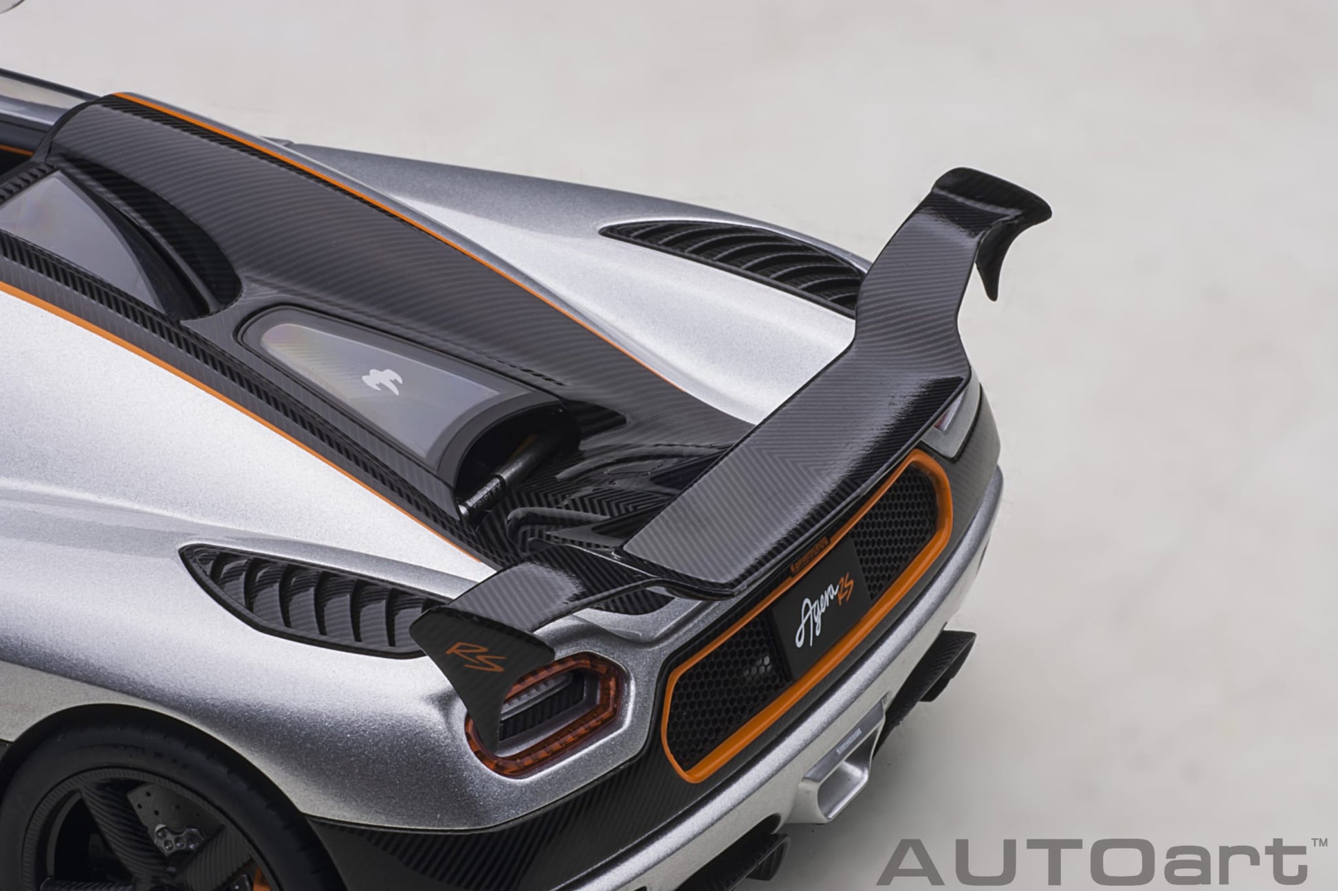 1:18 Koenigsegg Agera RS - Moon Silver w/Black Accents - AUTOart - 79024