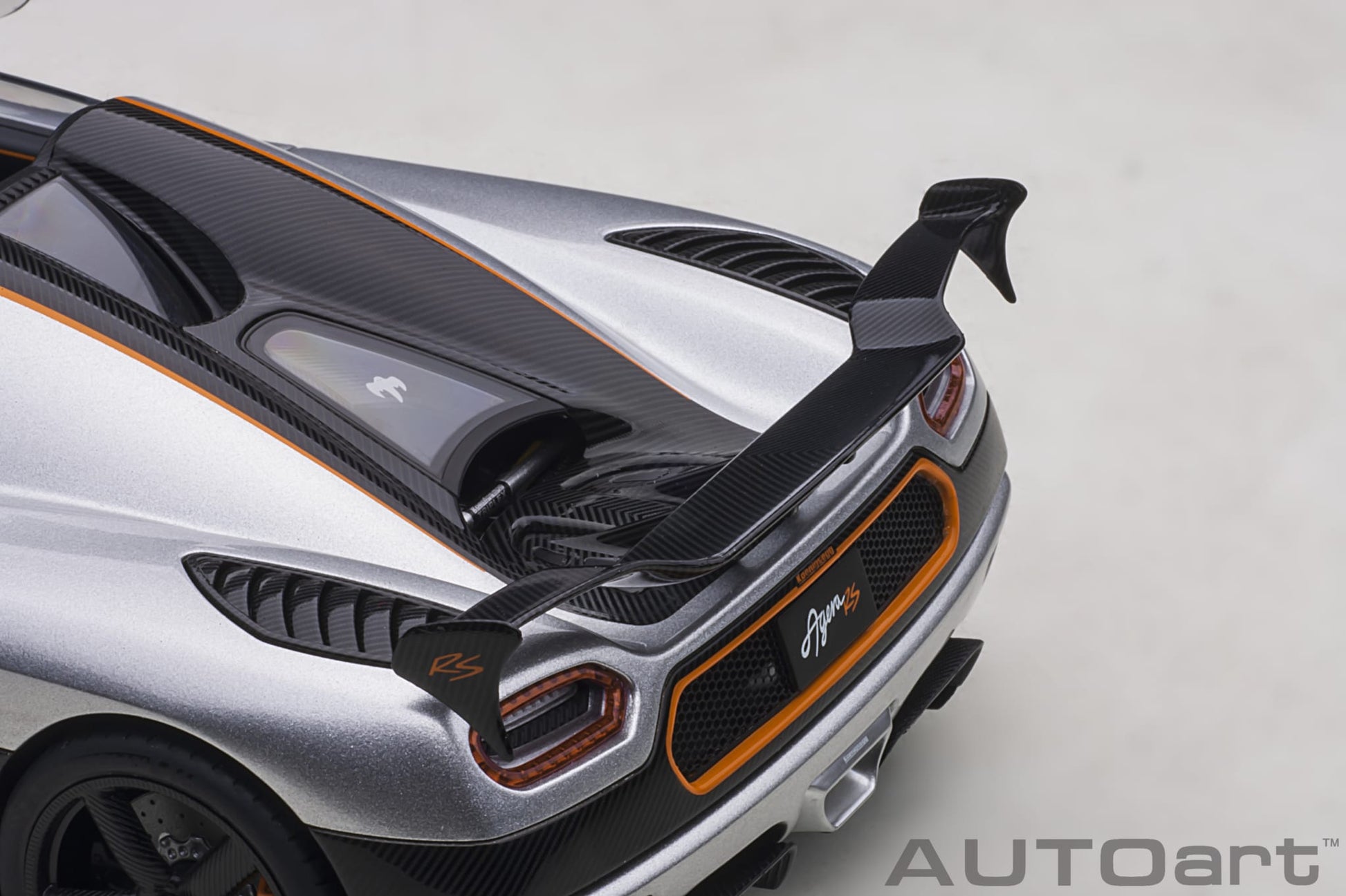1:18 Koenigsegg Agera RS - Moon Silver w/Black Accents - AUTOart - 79024