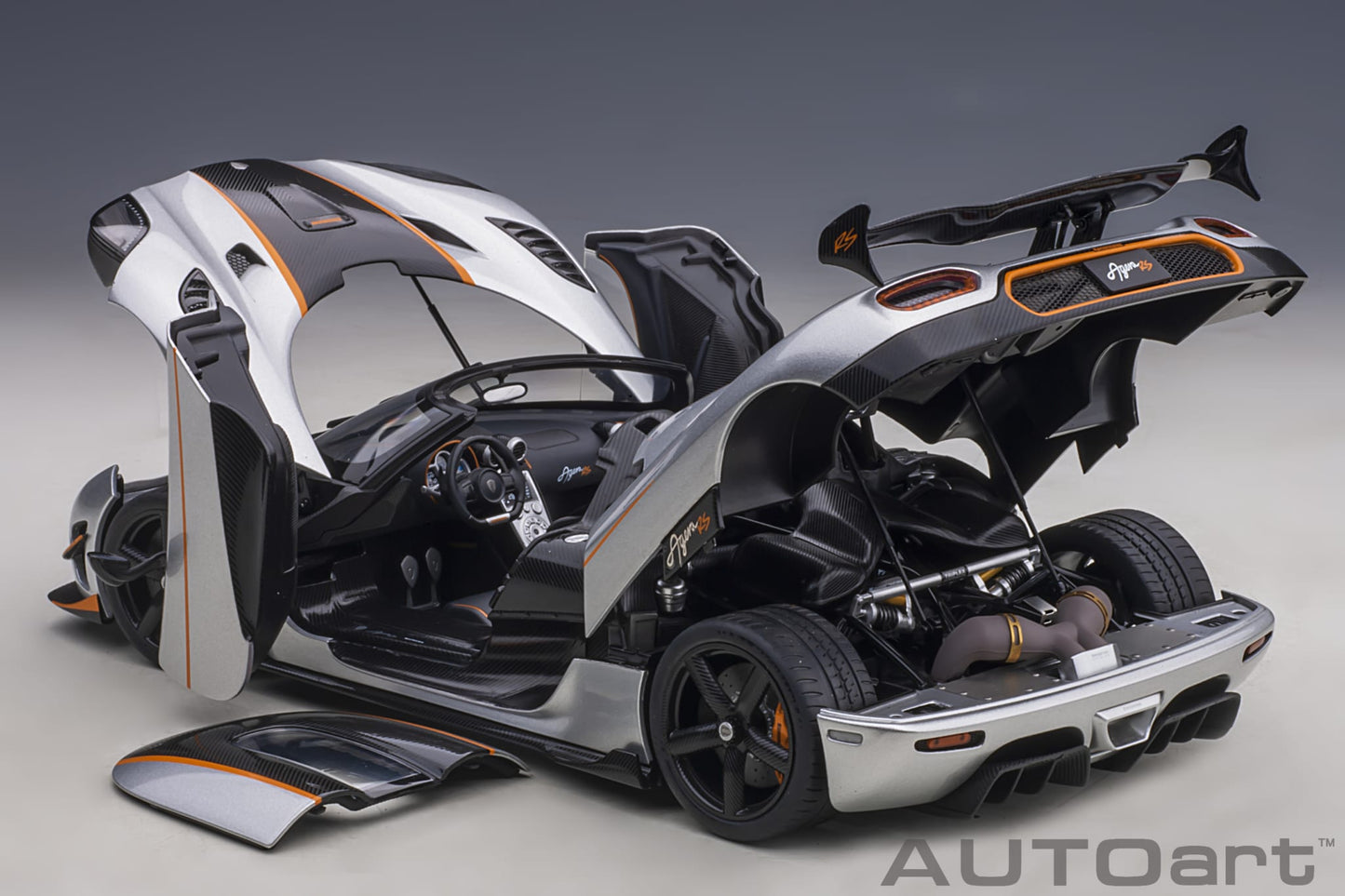 1:18 Koenigsegg Agera RS - Moon Silver w/Black Accents - AUTOart - 79024