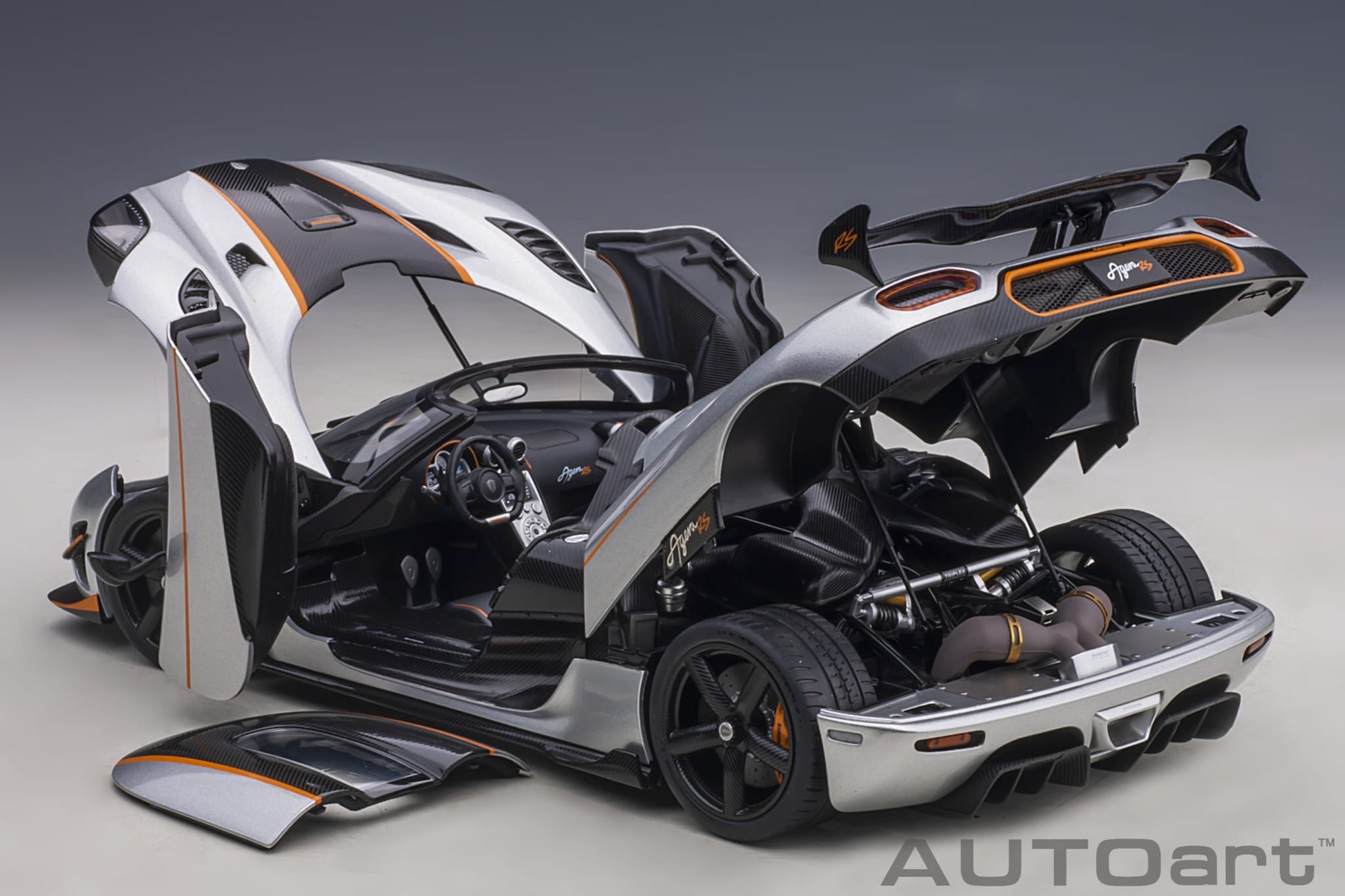 1:18 Koenigsegg Agera RS - Moon Silver w/Black Accents - AUTOart - 79024