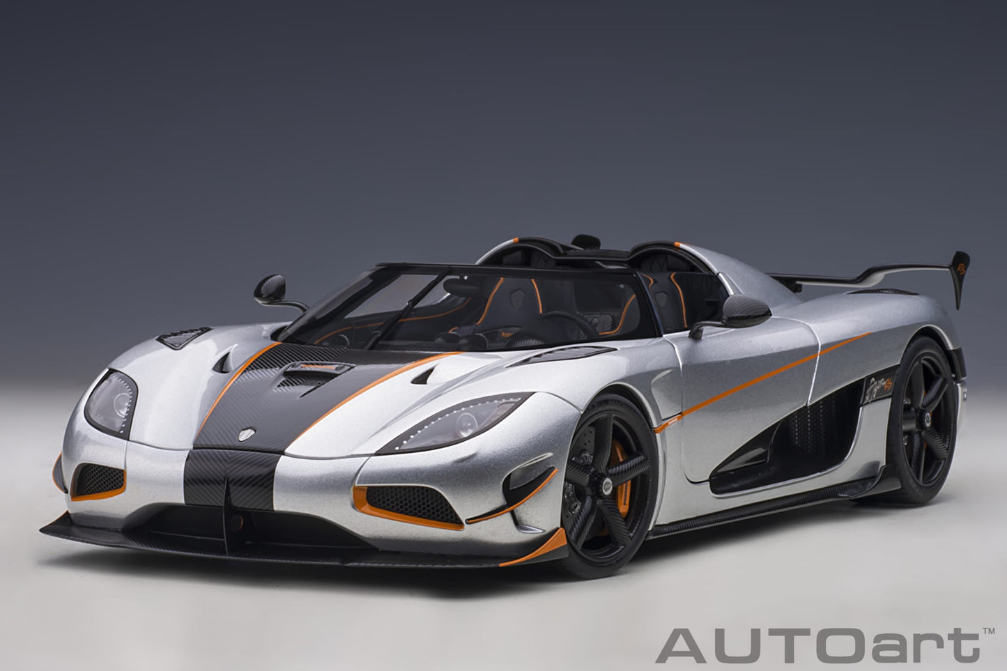 1:18 Koenigsegg Agera RS - Moon Silver w/Black Accents - AUTOart - 79024