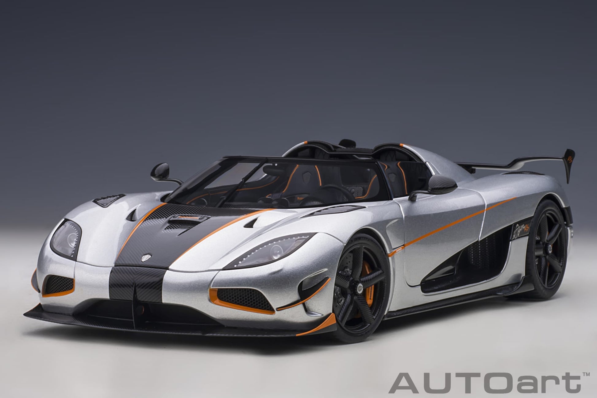 1:18 Koenigsegg Agera RS - Moon Silver w/Black Accents - AUTOart - 79024