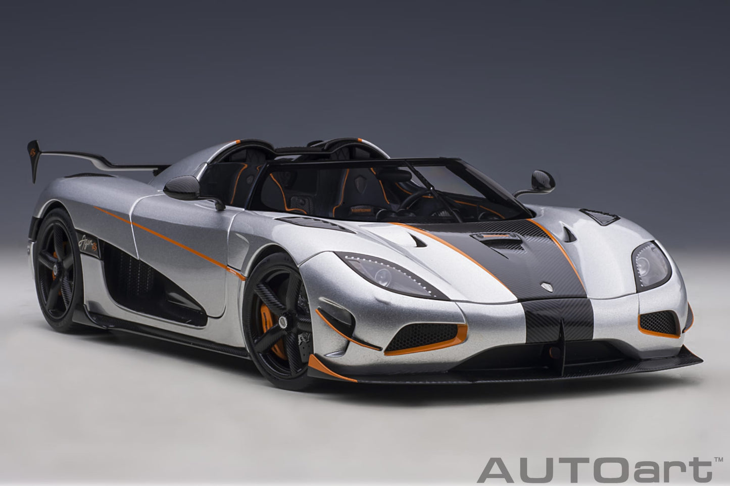1:18 Koenigsegg Agera RS - Moon Silver w/Black Accents - AUTOart - 79024