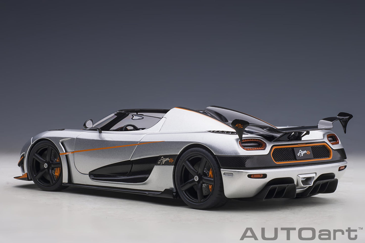 1:18 Koenigsegg Agera RS - Moon Silver w/Black Accents - AUTOart - 79024