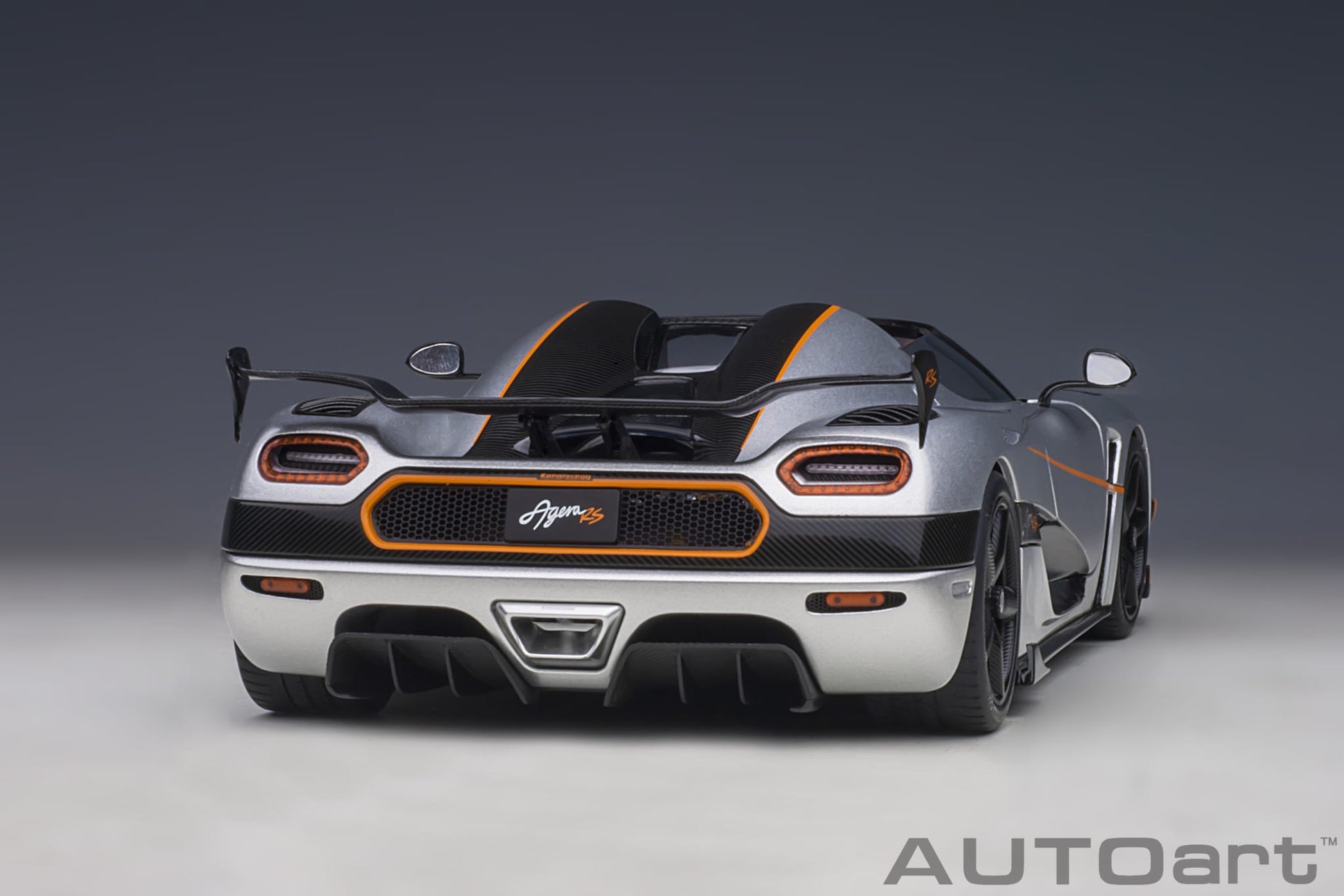 1:18 Koenigsegg Agera RS - Moon Silver w/Black Accents - AUTOart - 79024
