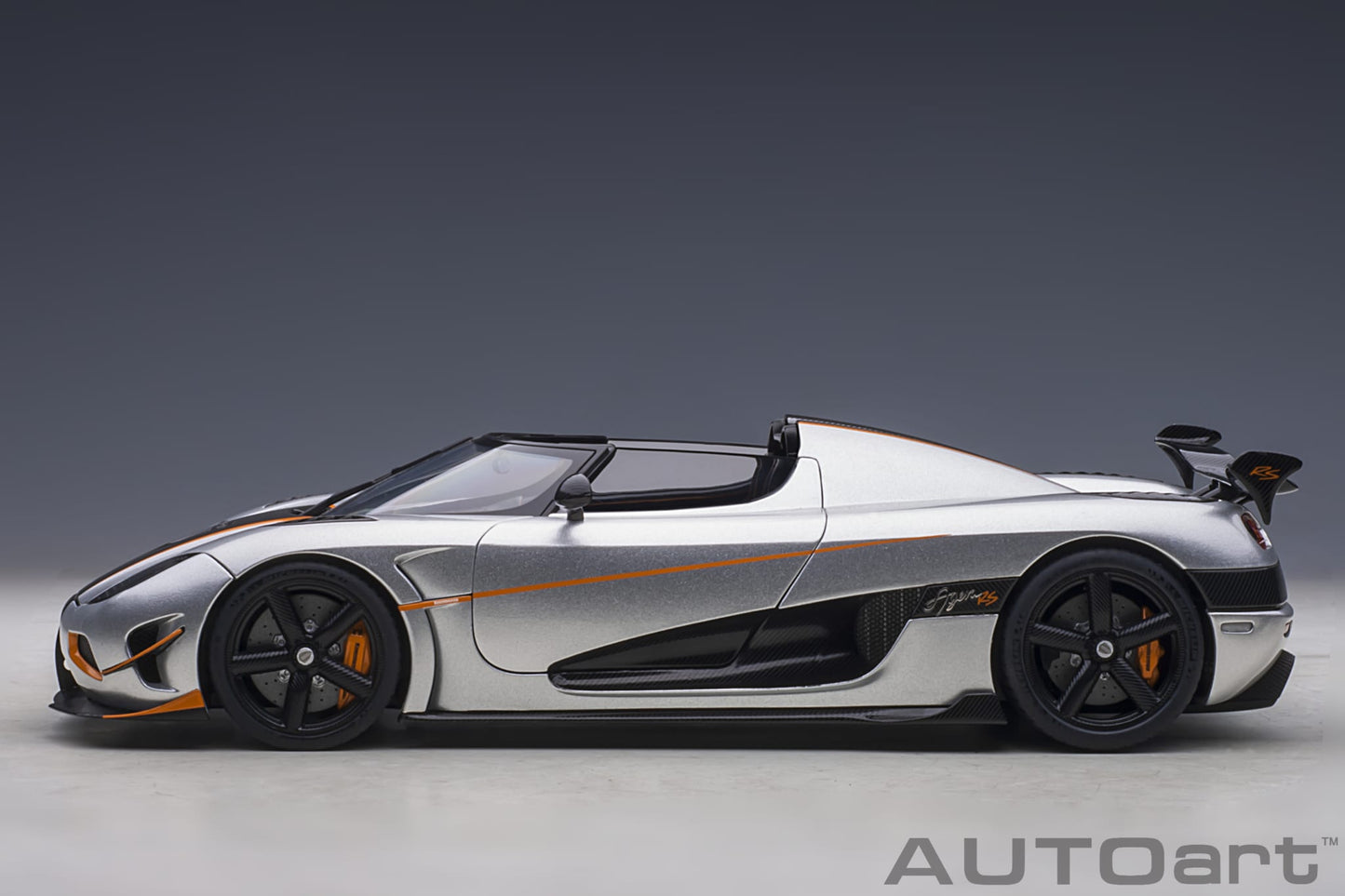 1:18 Koenigsegg Agera RS - Moon Silver w/Black Accents - AUTOart - 79024