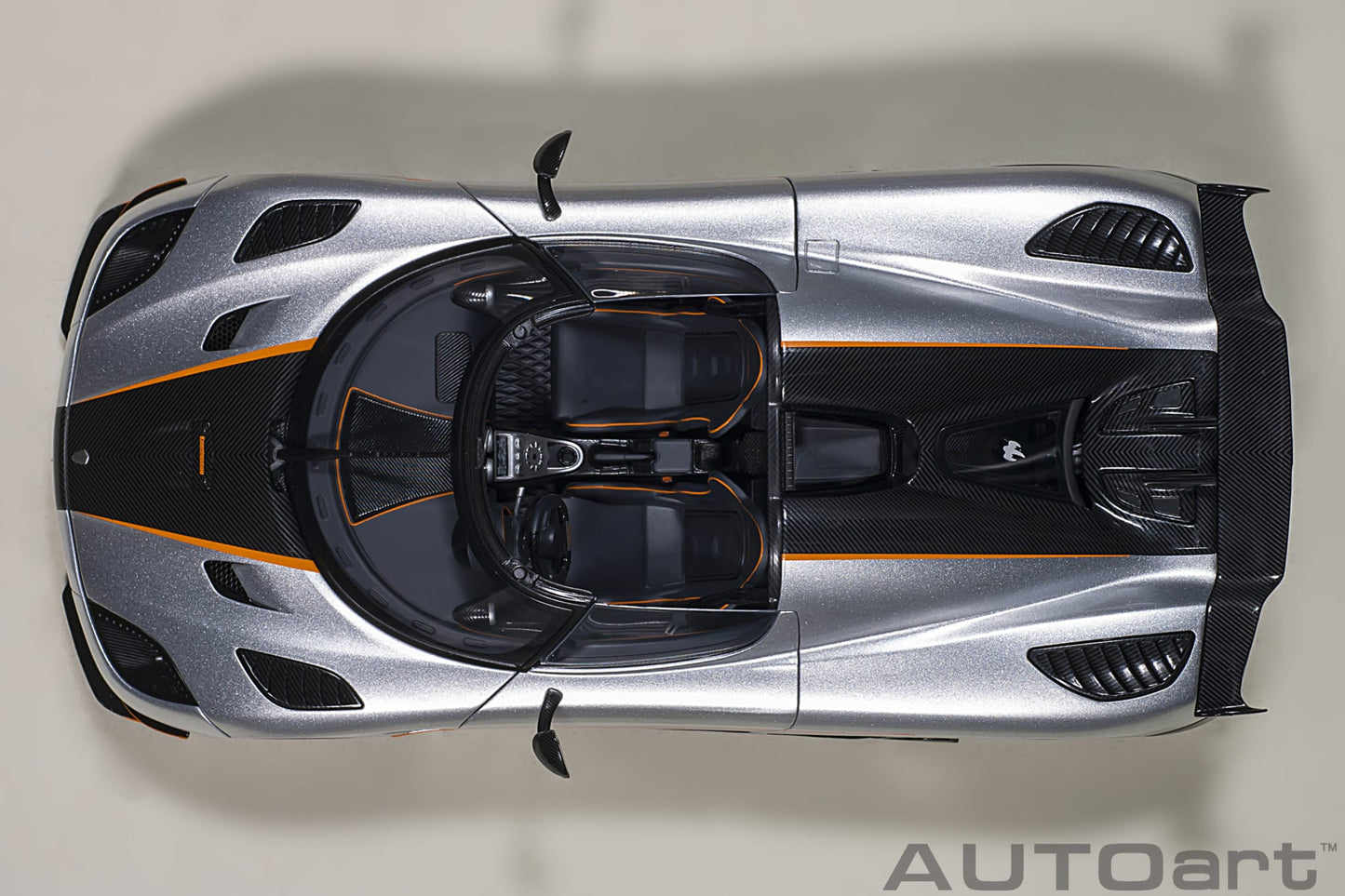 1:18 Koenigsegg Agera RS - Moon Silver w/Black Accents - AUTOart - 79024