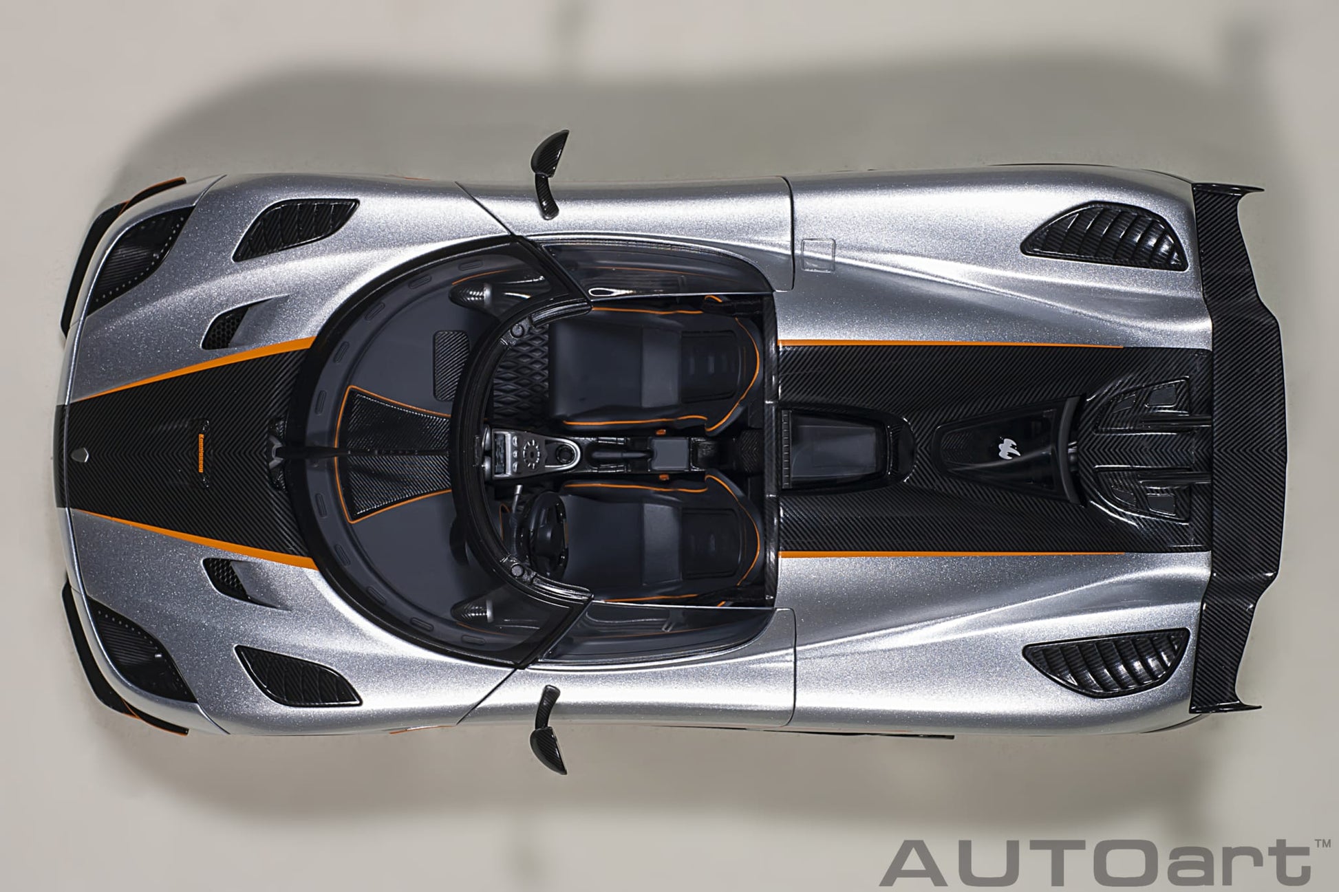 1:18 Koenigsegg Agera RS - Moon Silver w/Black Accents - AUTOart - 79024