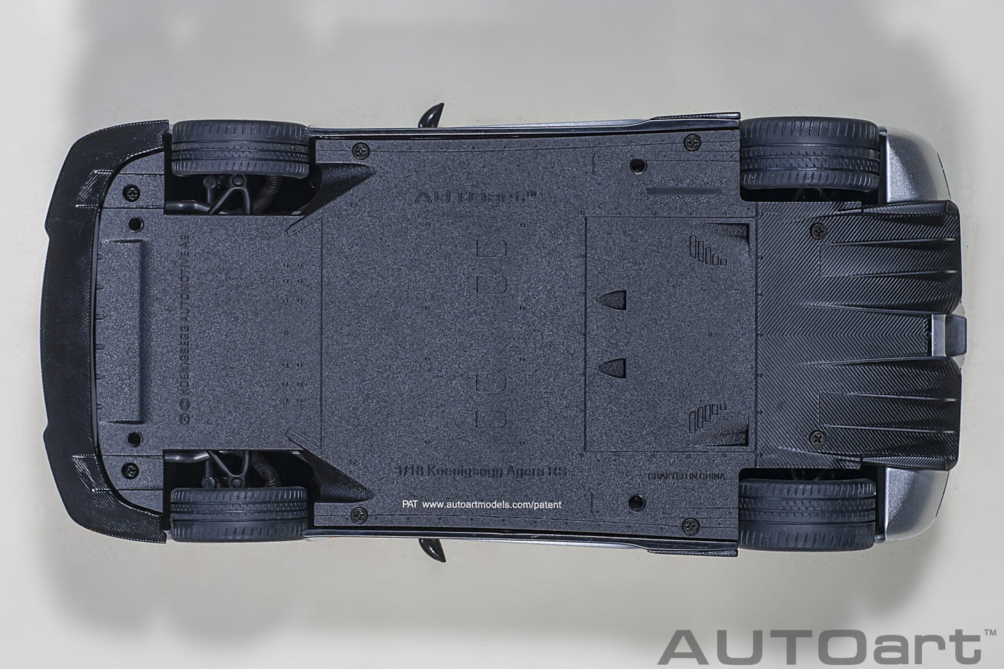 1:18 Koenigsegg Agera RS - Moon Silver w/Black Accents - AUTOart - 79024